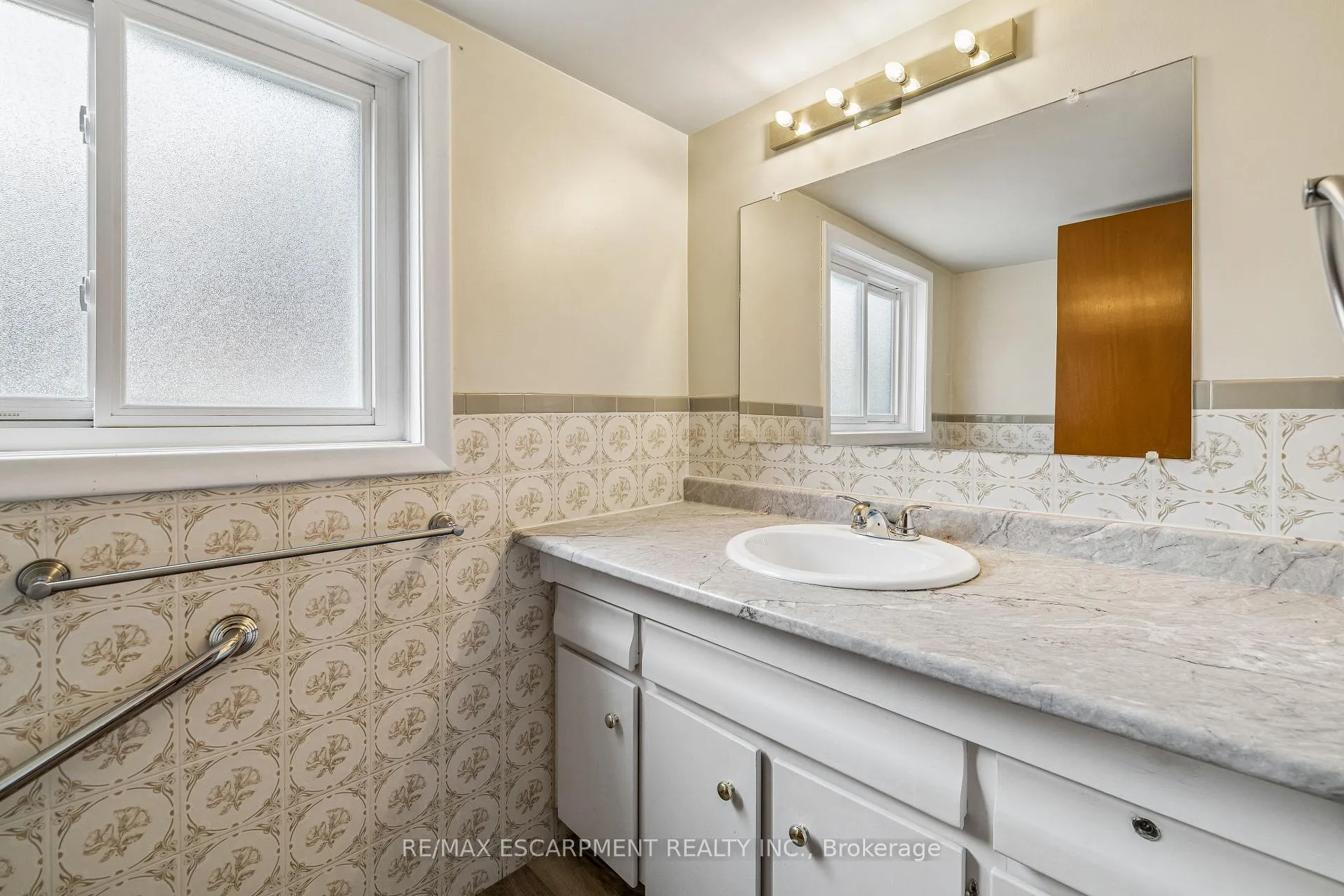 Photo 16 of 192 Oakland Drive, Hamilton, Kentley — HOMEH