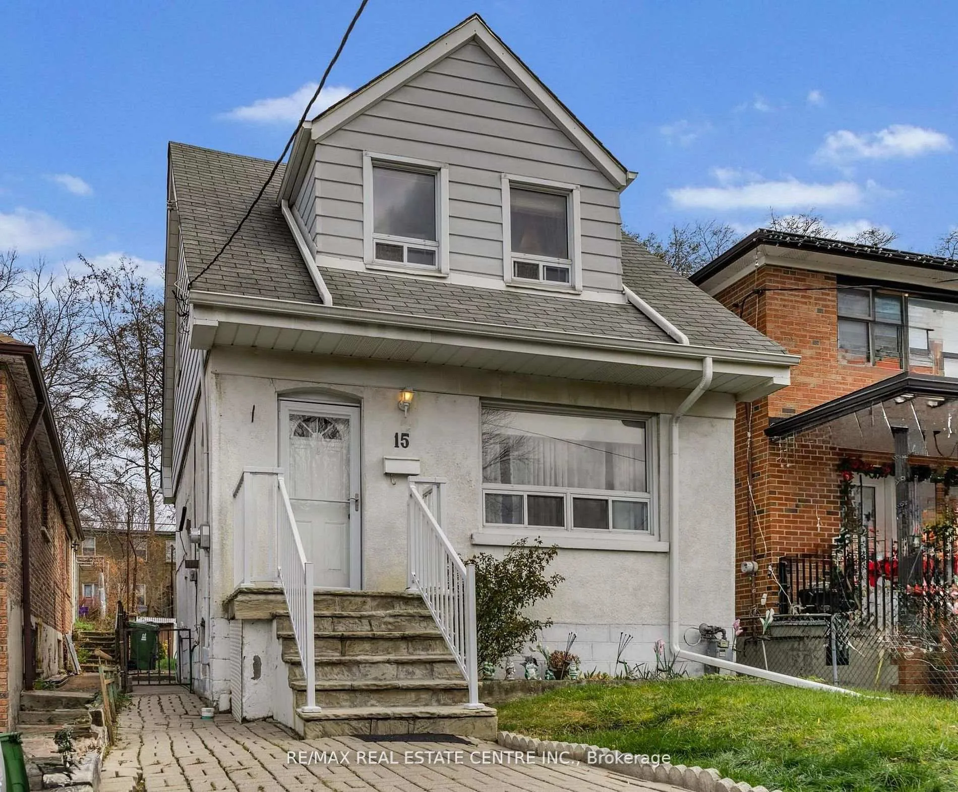 Photo 3 of 15 Cliff Street, Toronto, Rockcliffe-Smythe — HOMEH