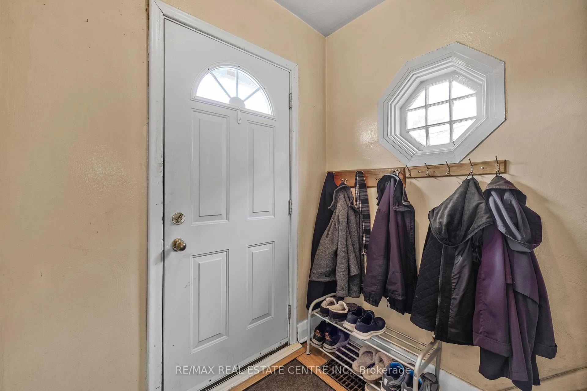 Photo 5 of 15 Cliff Street, Toronto, Rockcliffe-Smythe — HOMEH