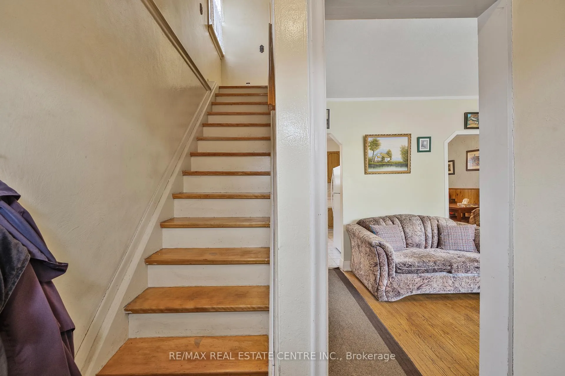 Photo 6 of 15 Cliff Street, Toronto, Rockcliffe-Smythe — HOMEH