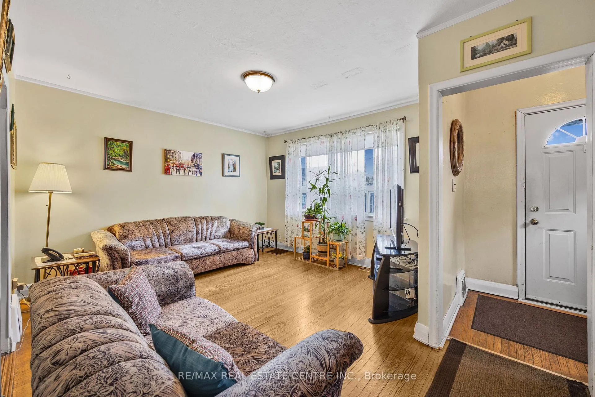 Photo 8 of 15 Cliff Street, Toronto, Rockcliffe-Smythe — HOMEH