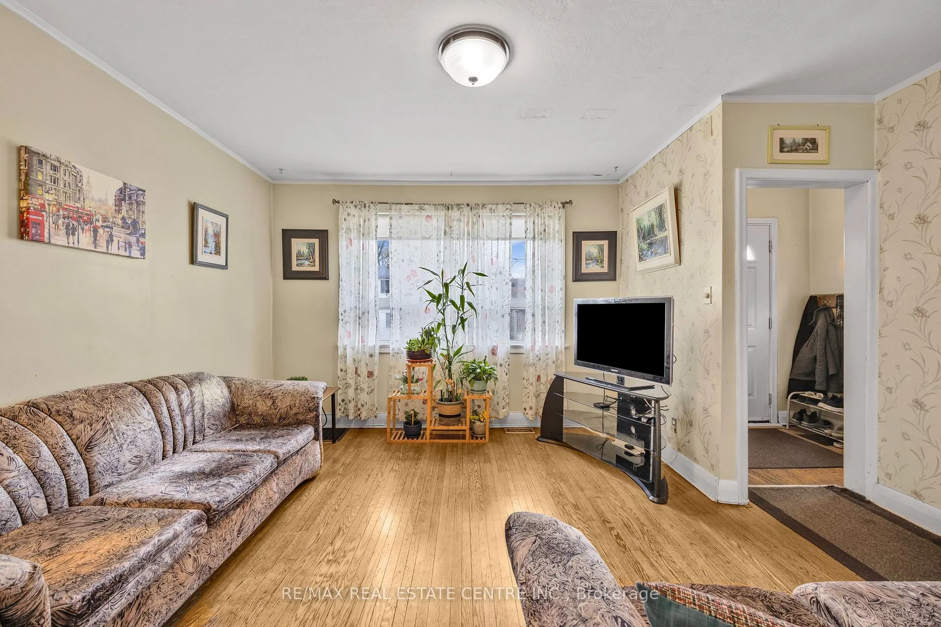 Photo 9 of 15 Cliff Street, Toronto, Rockcliffe-Smythe — HOMEH
