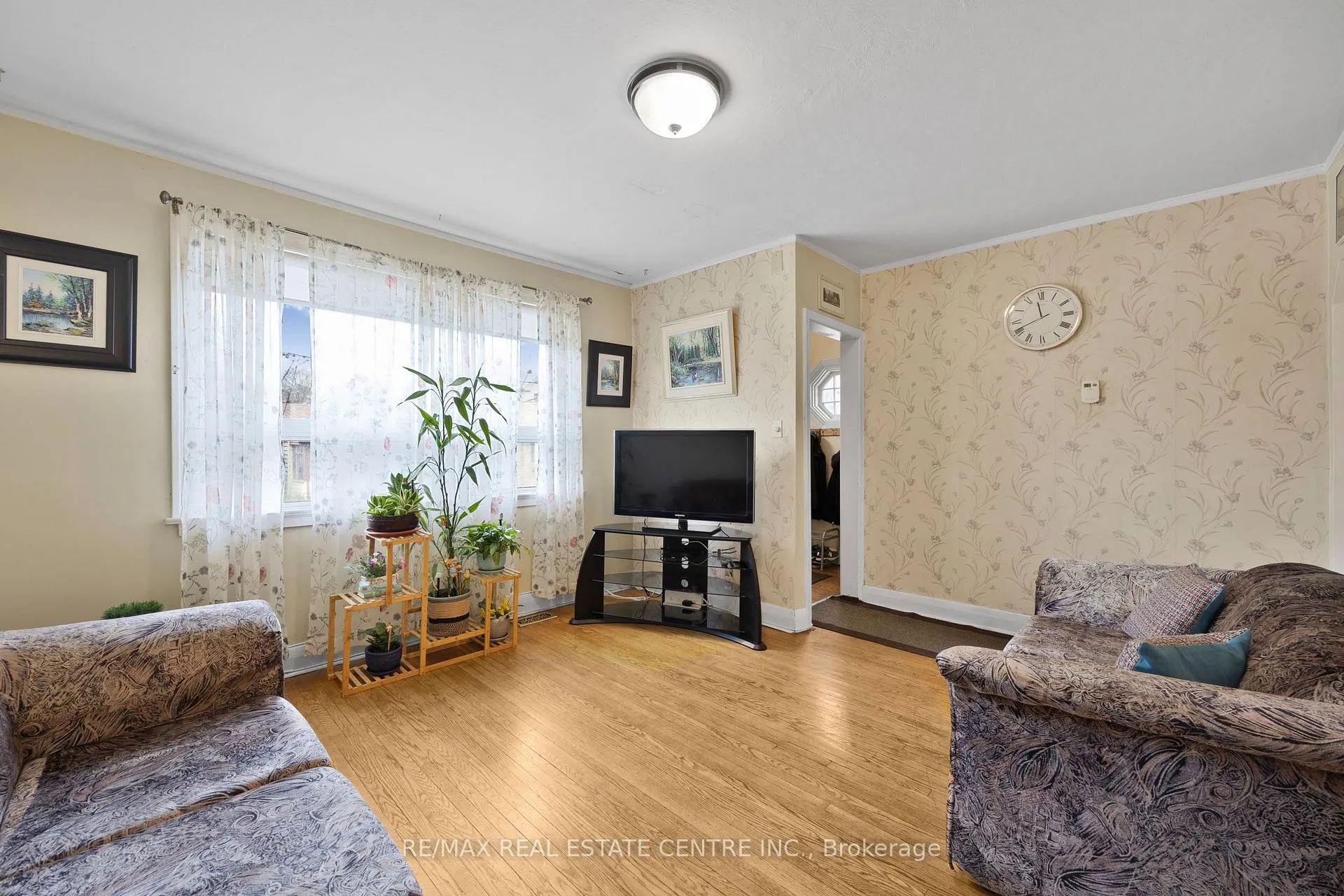 Photo 10 of 15 Cliff Street, Toronto, Rockcliffe-Smythe — HOMEH