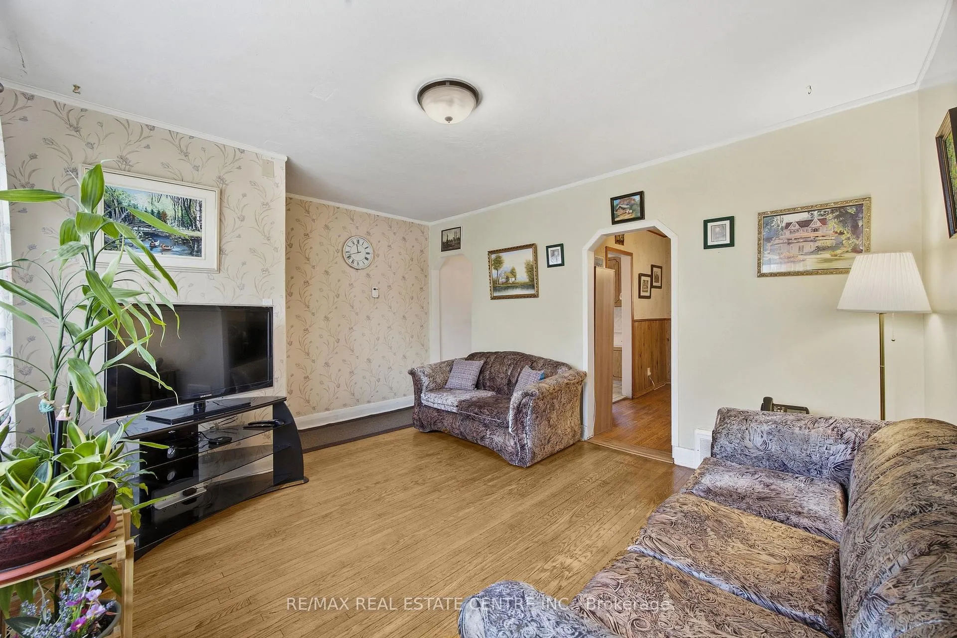 Photo 11 of 15 Cliff Street, Toronto, Rockcliffe-Smythe — HOMEH