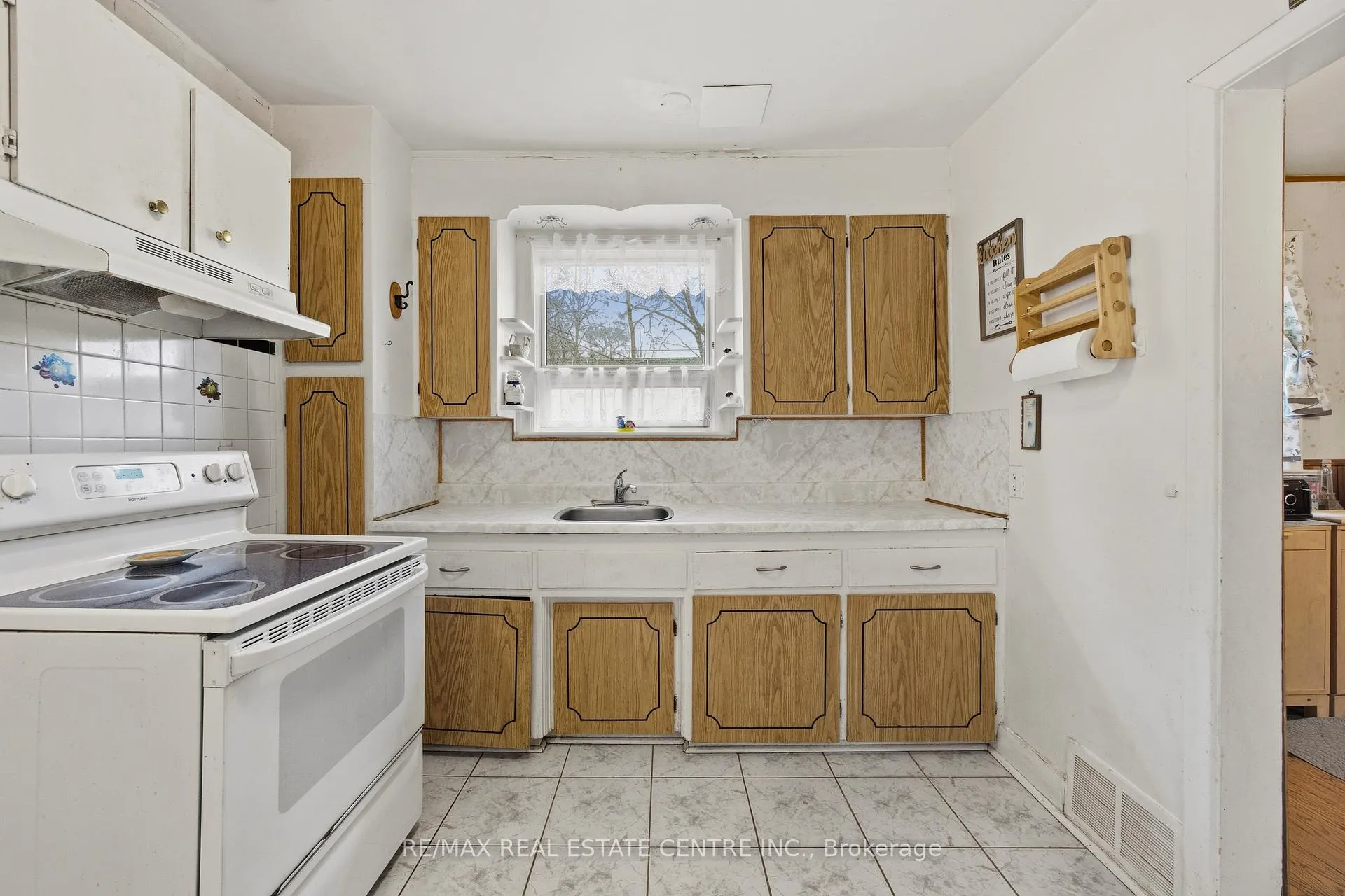 Photo 12 of 15 Cliff Street, Toronto, Rockcliffe-Smythe — HOMEH
