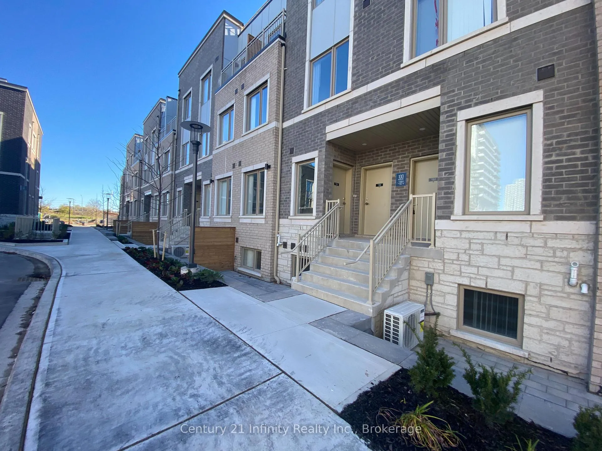 Photo 4 of Unit 337, 100 Honeycrisp Crescent, Vaughan, Vaughan Corporate Centre — HOMEH