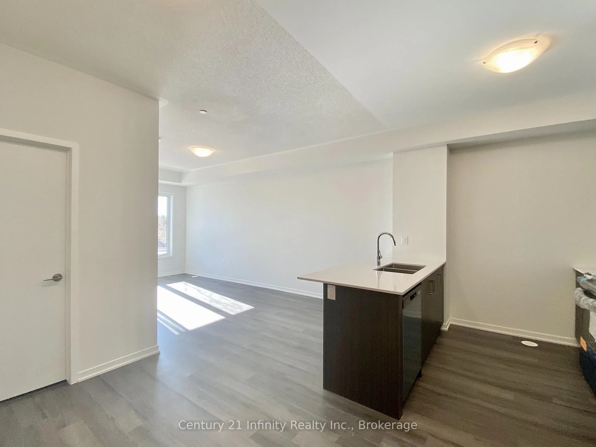 Photo 10 of Unit 337, 100 Honeycrisp Crescent, Vaughan, Vaughan Corporate Centre — HOMEH