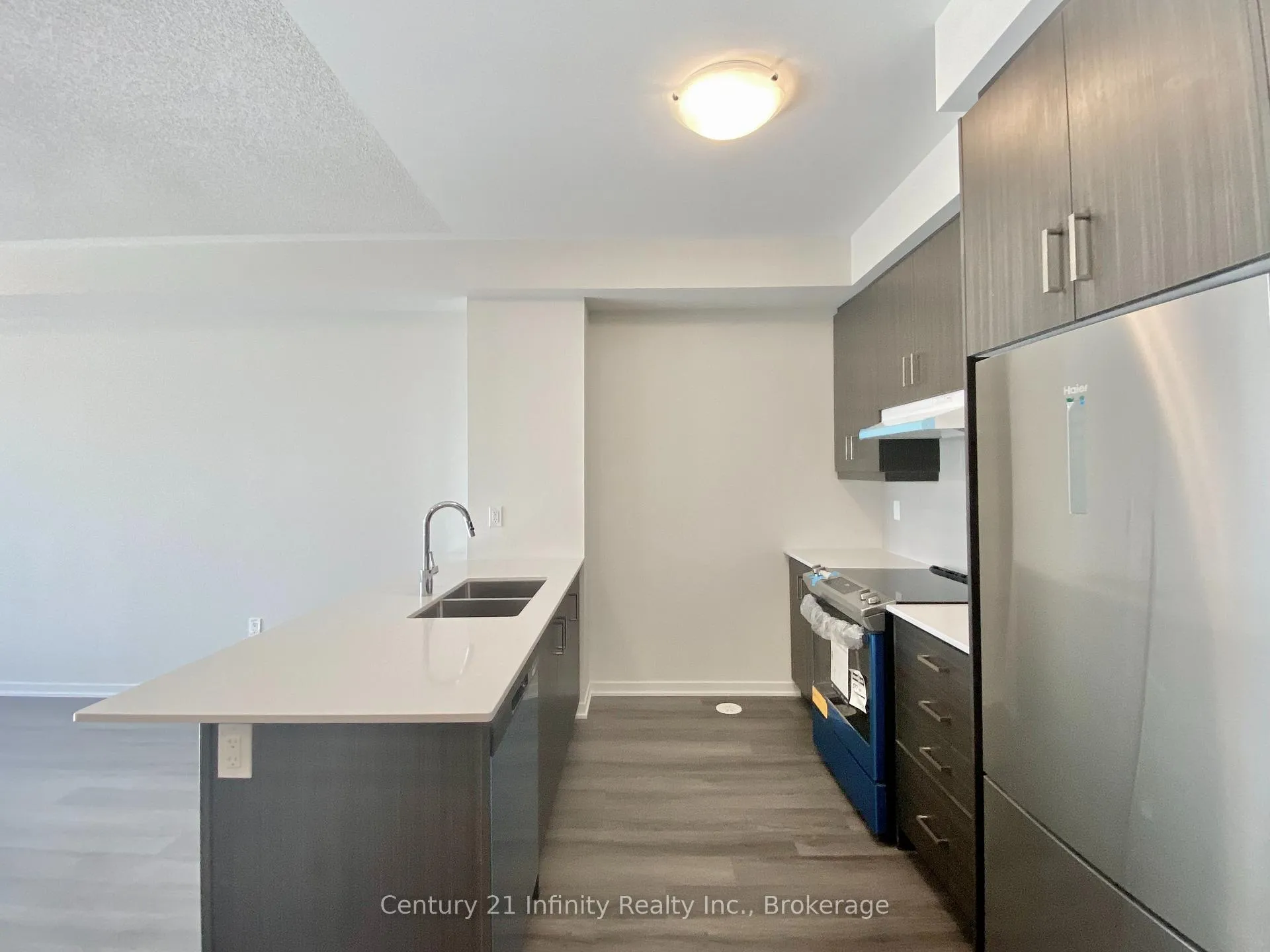 Photo 11 of Unit 337, 100 Honeycrisp Crescent, Vaughan, Vaughan Corporate Centre — HOMEH