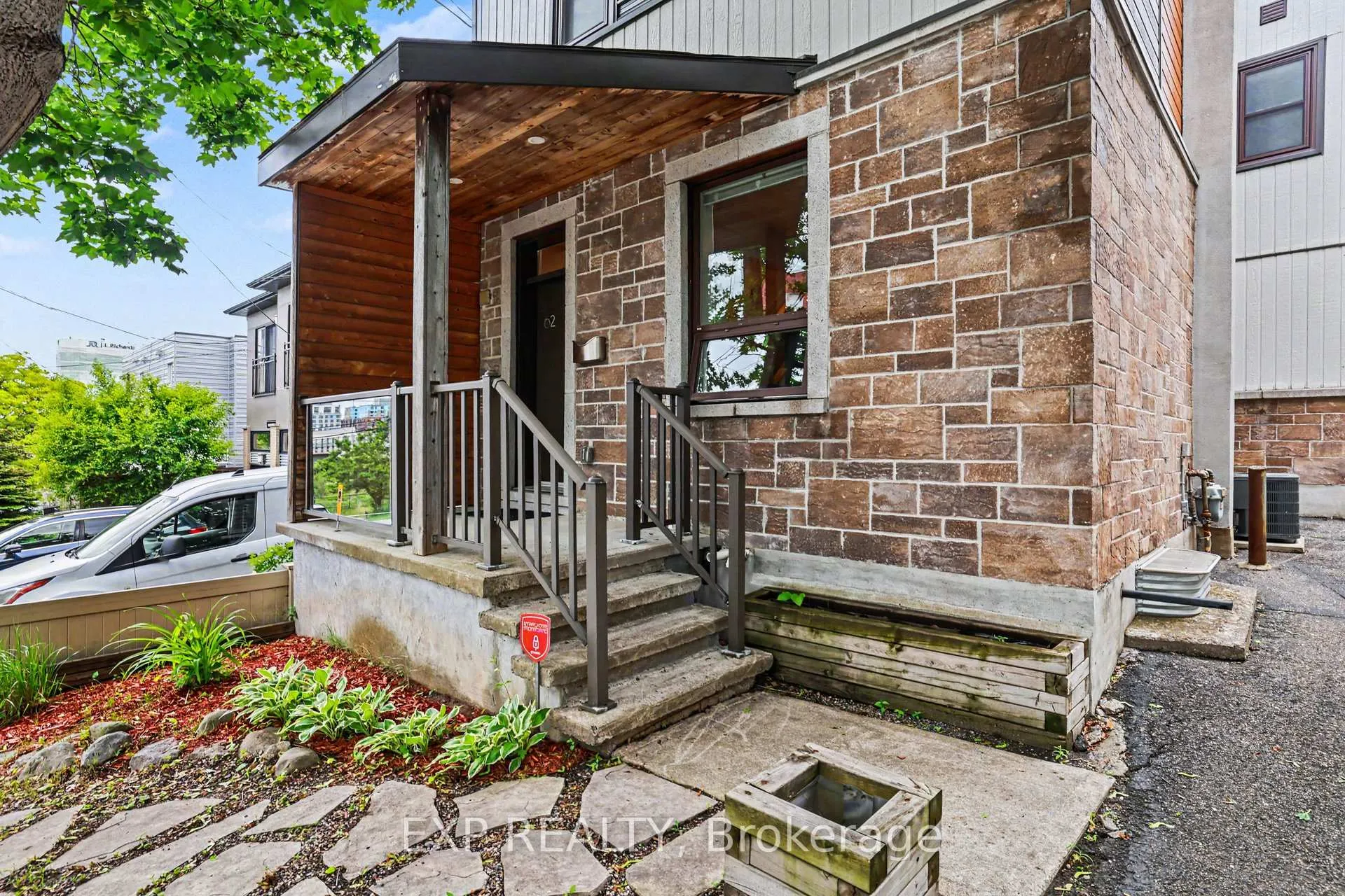 Photo 3 of 62 Young Street, Ottawa, West Centre Town — HOMEH