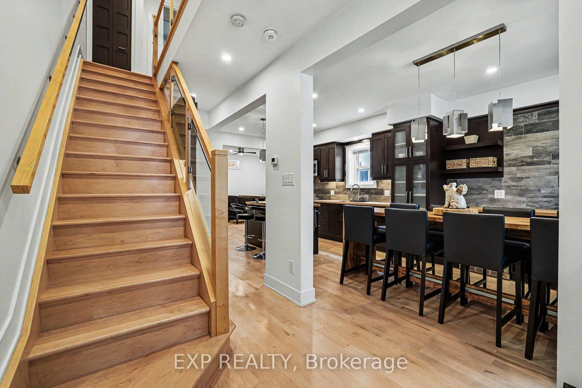 Photo 5 of 62 Young Street, Ottawa, West Centre Town — HOMEH