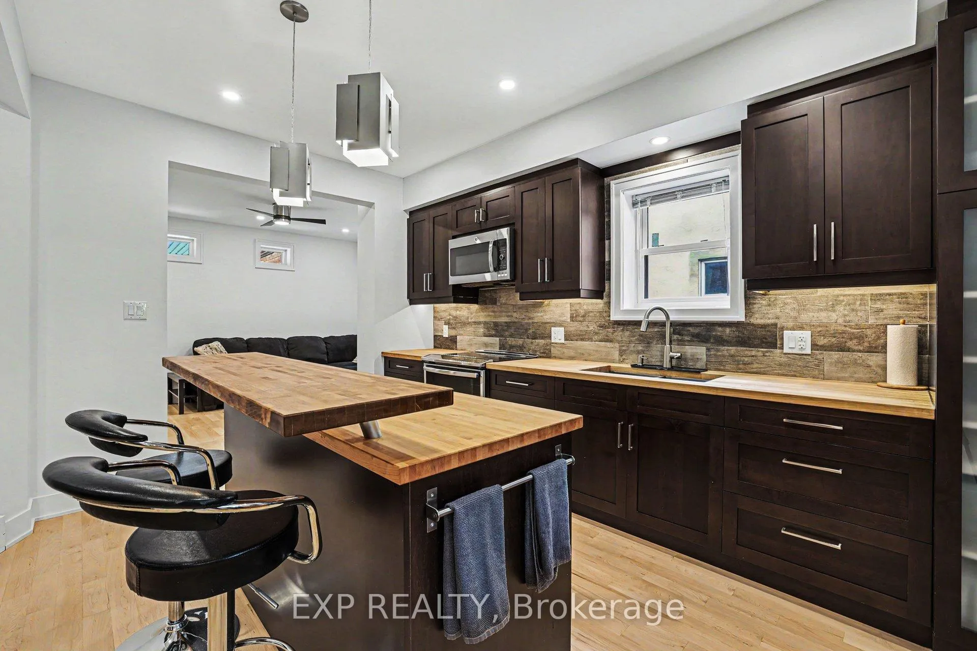 Photo 11 of 62 Young Street, Ottawa, West Centre Town — HOMEH