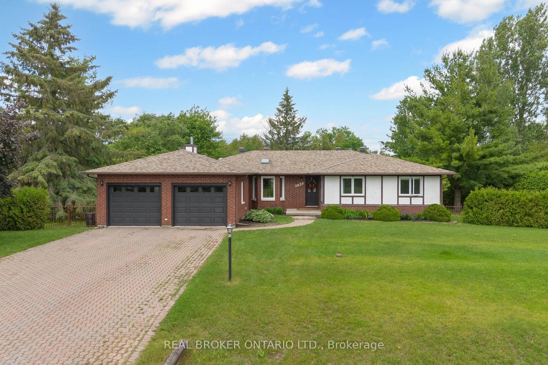 Photo 2 of 7039 Quinnfield Way, Ottawa, Greely — HOMEH