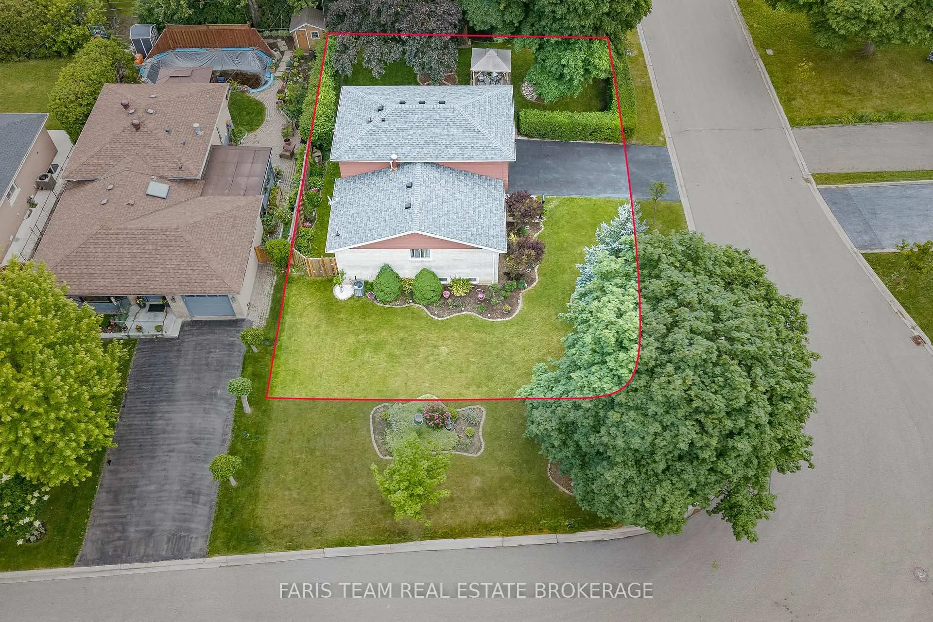 Photo 2 of 28 Bromley Crescent, Brampton, Avondale — HOMEH