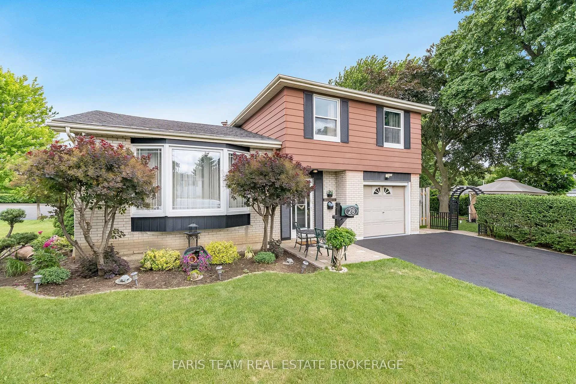 Photo 3 of 28 Bromley Crescent, Brampton, Avondale — HOMEH