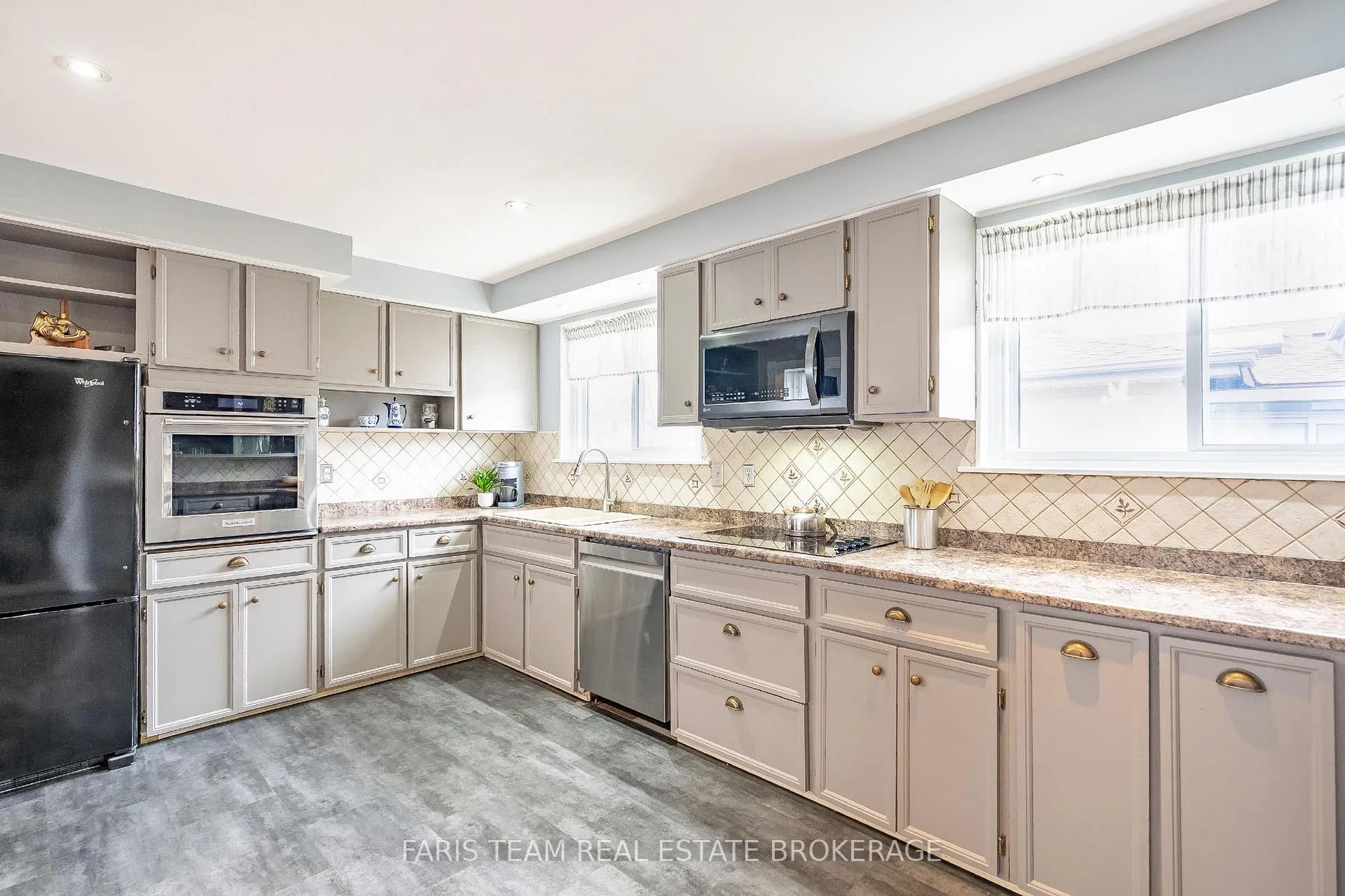 Photo 7 of 28 Bromley Crescent, Brampton, Avondale — HOMEH