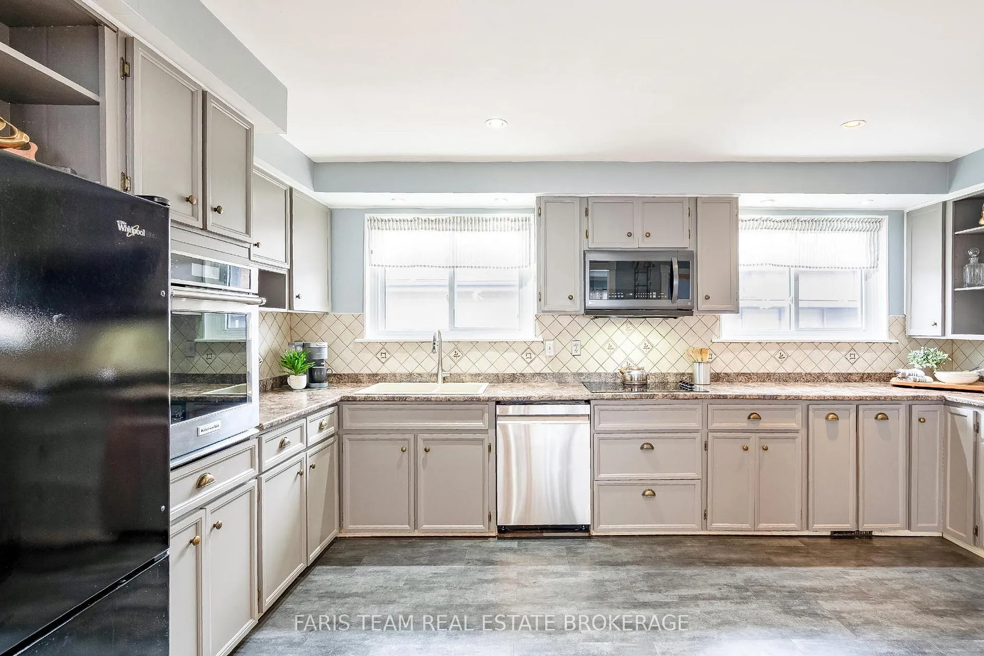 Photo 9 of 28 Bromley Crescent, Brampton, Avondale — HOMEH