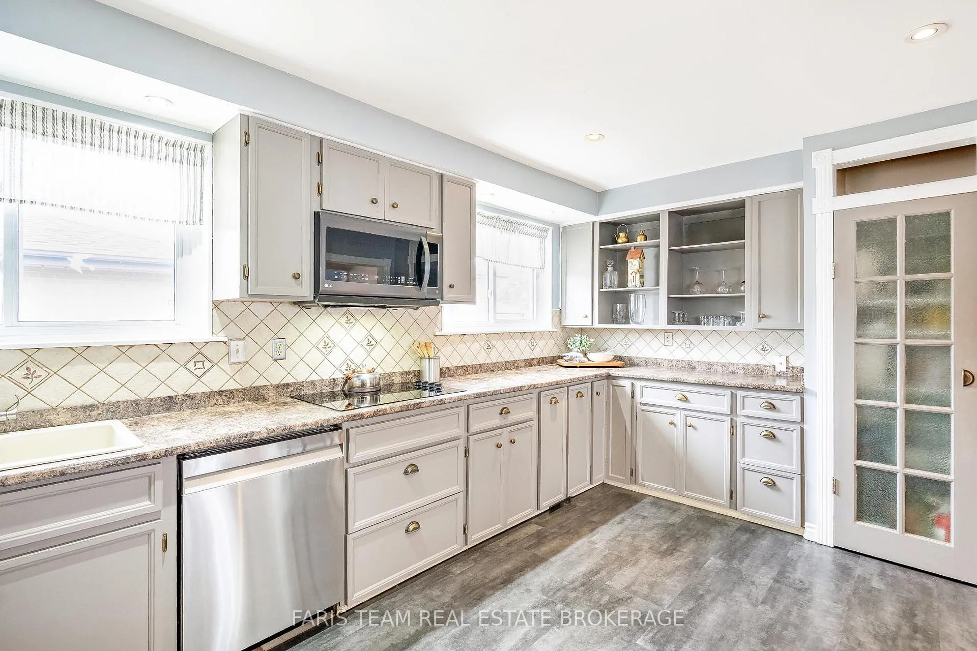 Photo 10 of 28 Bromley Crescent, Brampton, Avondale — HOMEH