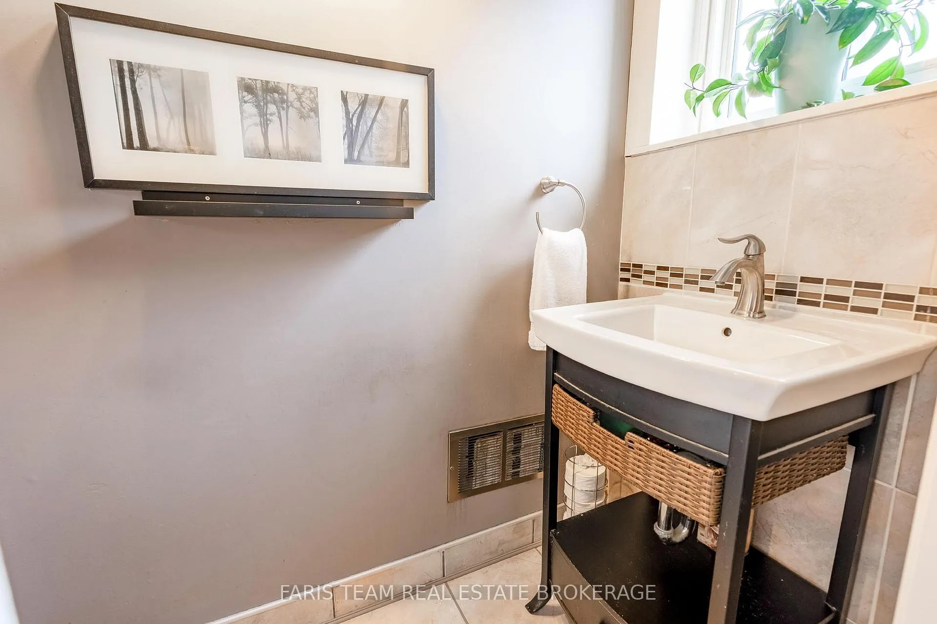 Photo 17 of 28 Bromley Crescent, Brampton, Avondale — HOMEH