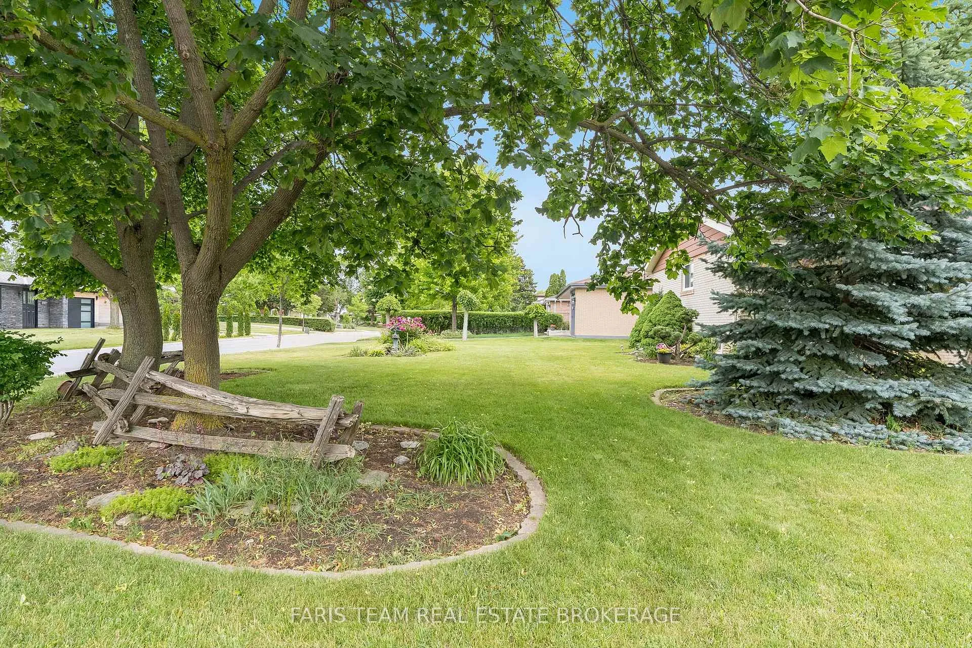 Photo 34 of 28 Bromley Crescent, Brampton, Avondale — HOMEH