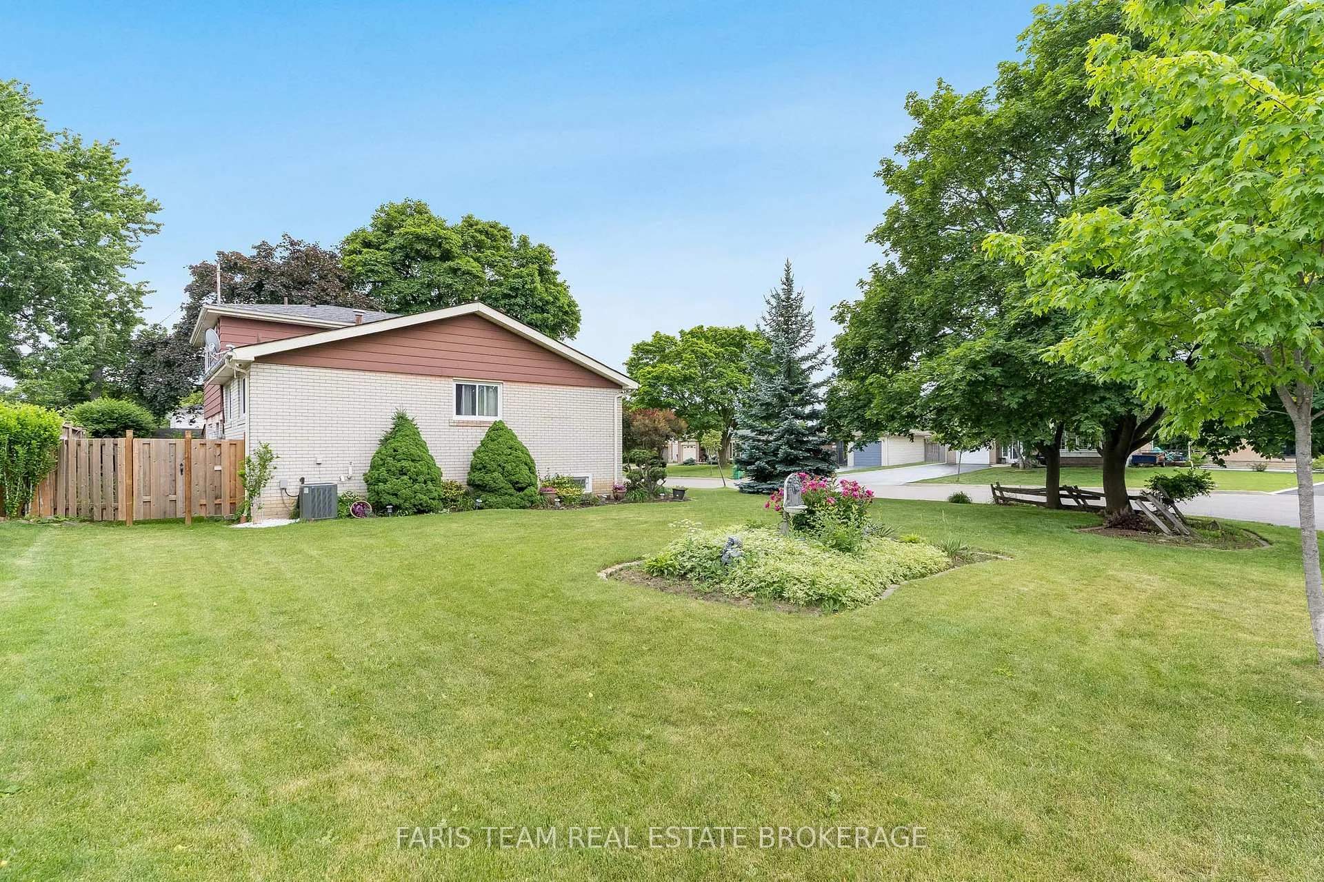 Photo 35 of 28 Bromley Crescent, Brampton, Avondale — HOMEH