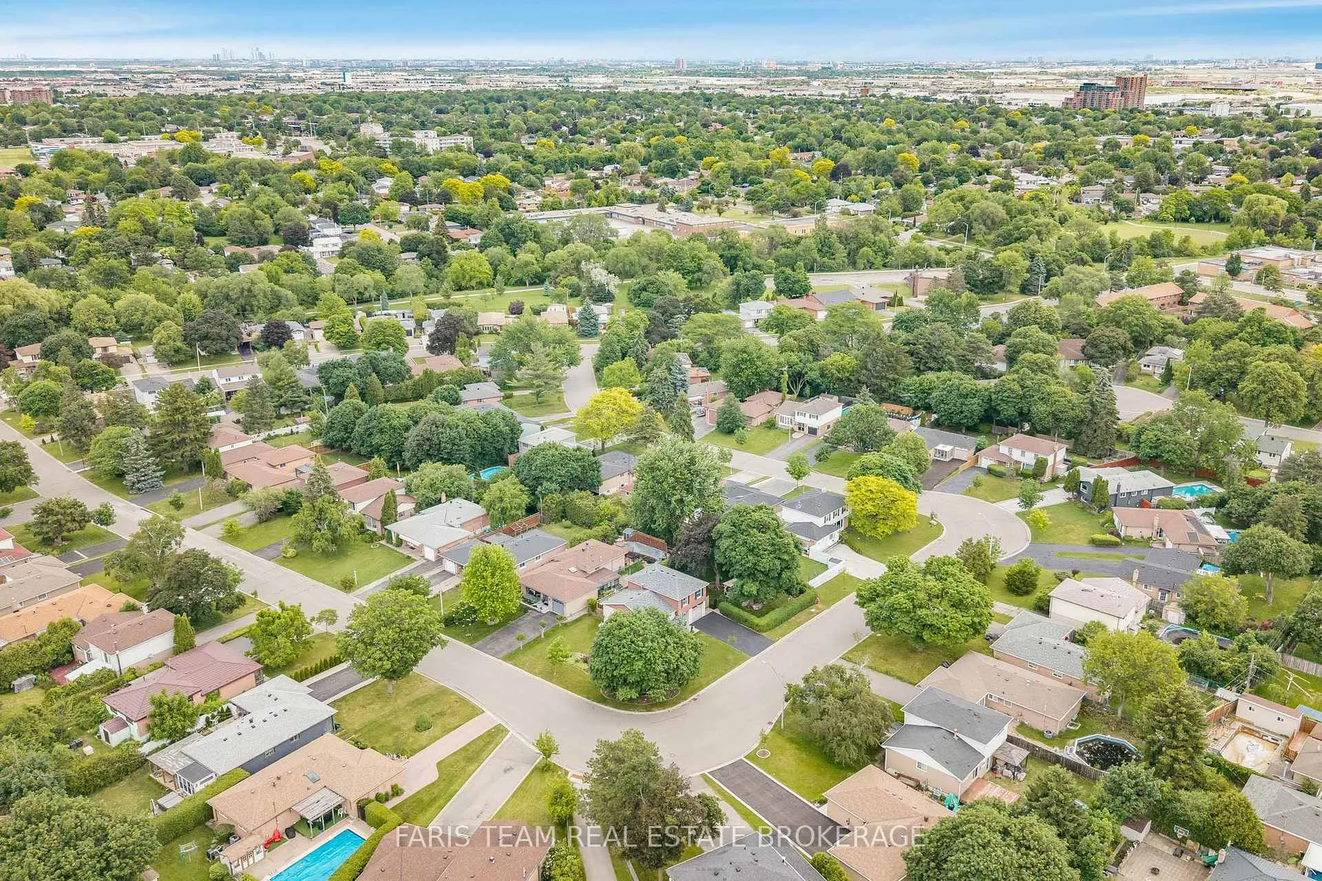 Photo 39 of 28 Bromley Crescent, Brampton, Avondale — HOMEH