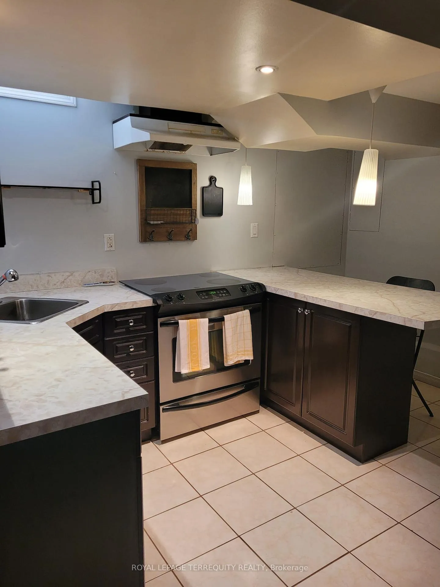 Photo 4 of 301 Via Romano Boulevard, Vaughan, Patterson — HOMEH