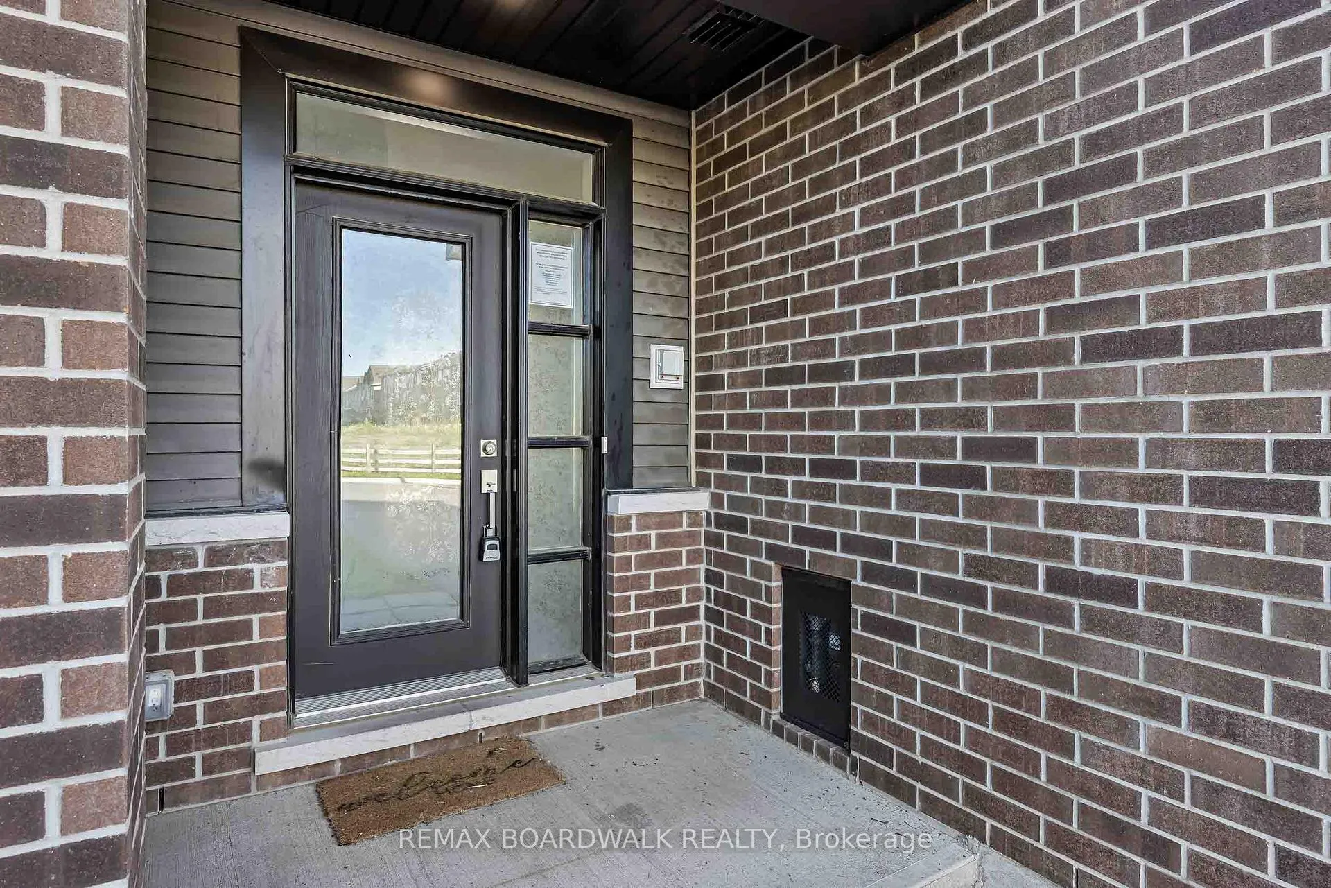 Photo 3 of 2063 Caltra Crescent, Ottawa, Barrhaven - Half Moon Bay — HOMEH