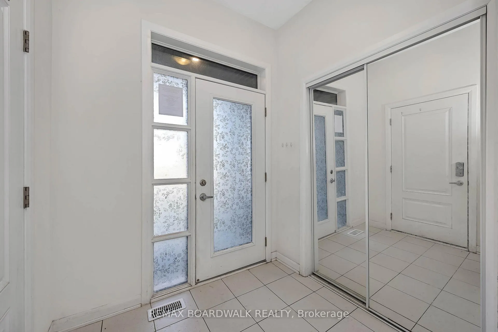 Photo 4 of 2063 Caltra Crescent, Ottawa, Barrhaven - Half Moon Bay — HOMEH