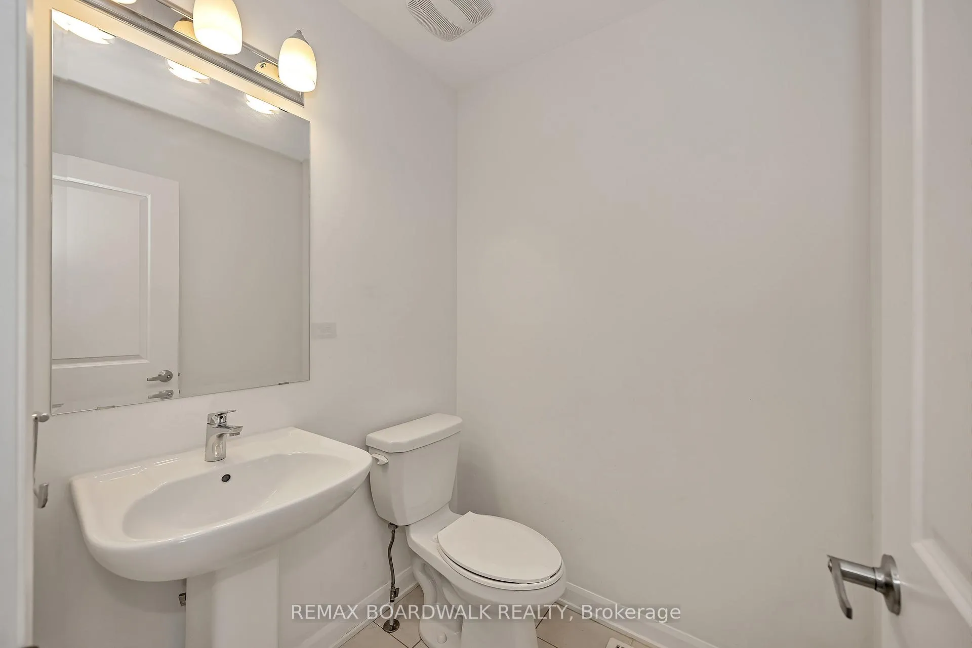 Photo 5 of 2063 Caltra Crescent, Ottawa, Barrhaven - Half Moon Bay — HOMEH
