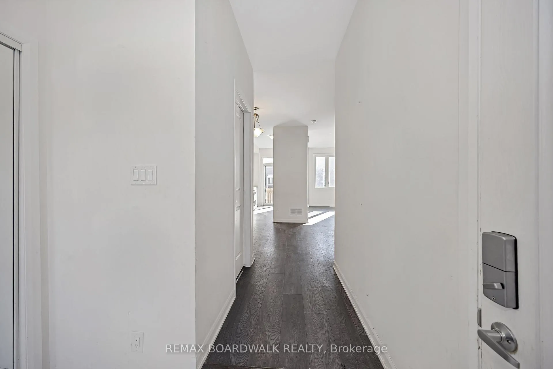 Photo 6 of 2063 Caltra Crescent, Ottawa, Barrhaven - Half Moon Bay — HOMEH