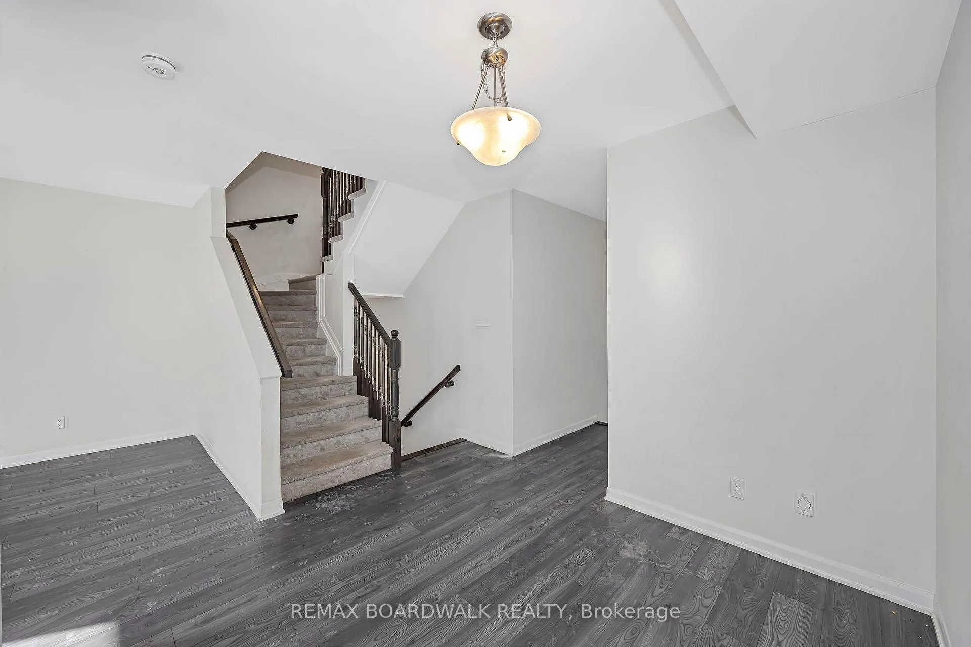 Photo 9 of 2063 Caltra Crescent, Ottawa, Barrhaven - Half Moon Bay — HOMEH