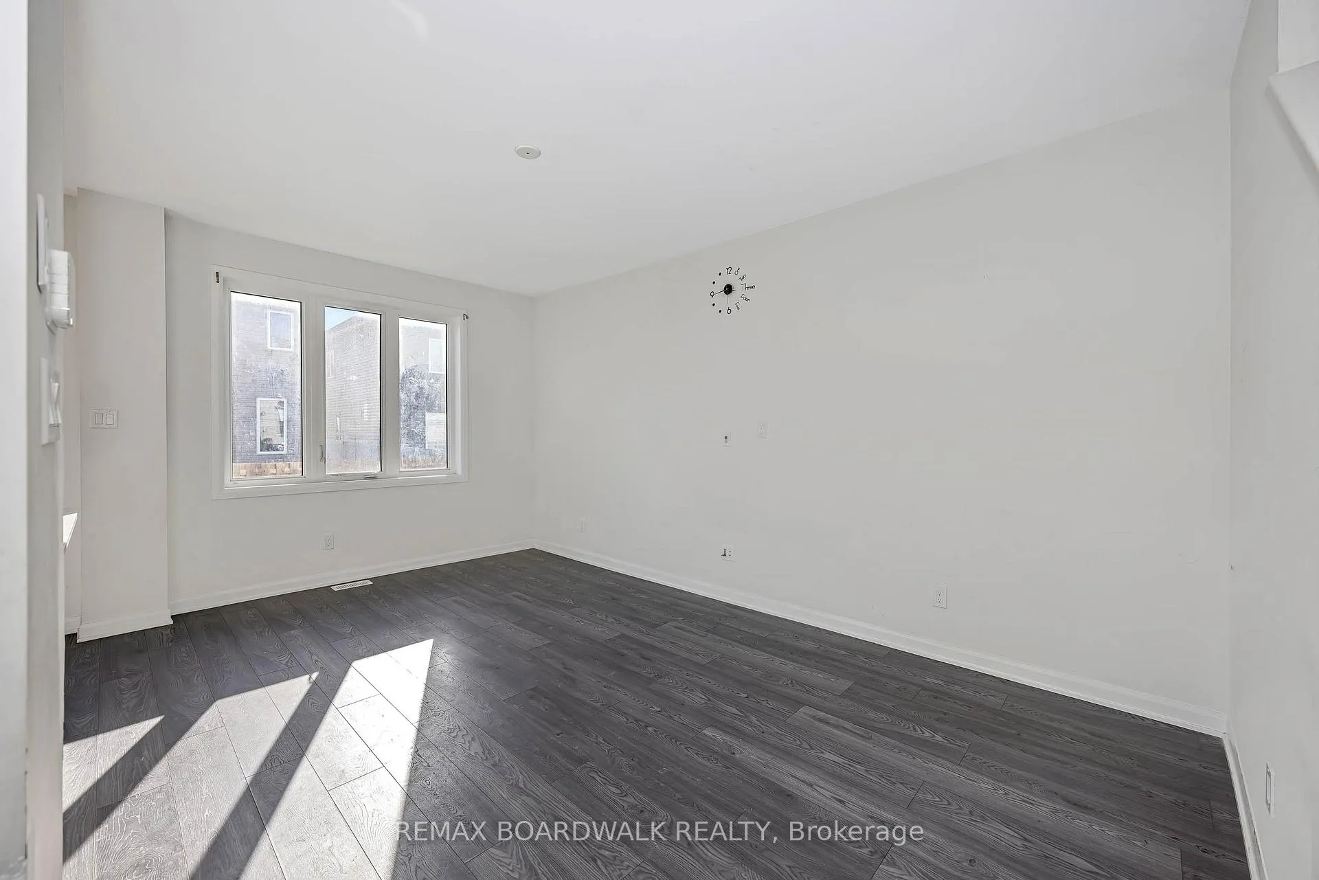 Photo 10 of 2063 Caltra Crescent, Ottawa, Barrhaven - Half Moon Bay — HOMEH