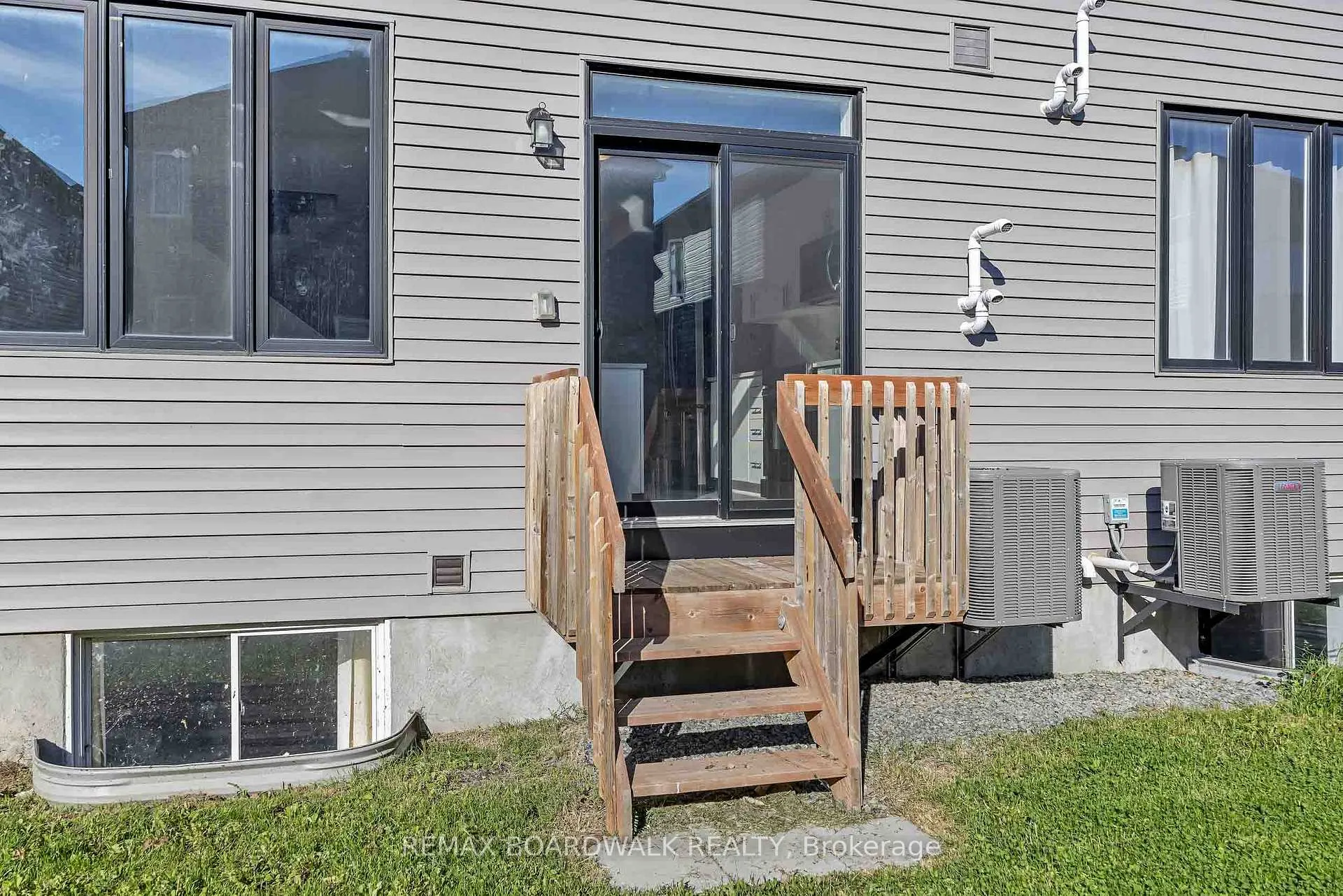 Photo 36 of 2063 Caltra Crescent, Ottawa, Barrhaven - Half Moon Bay — HOMEH