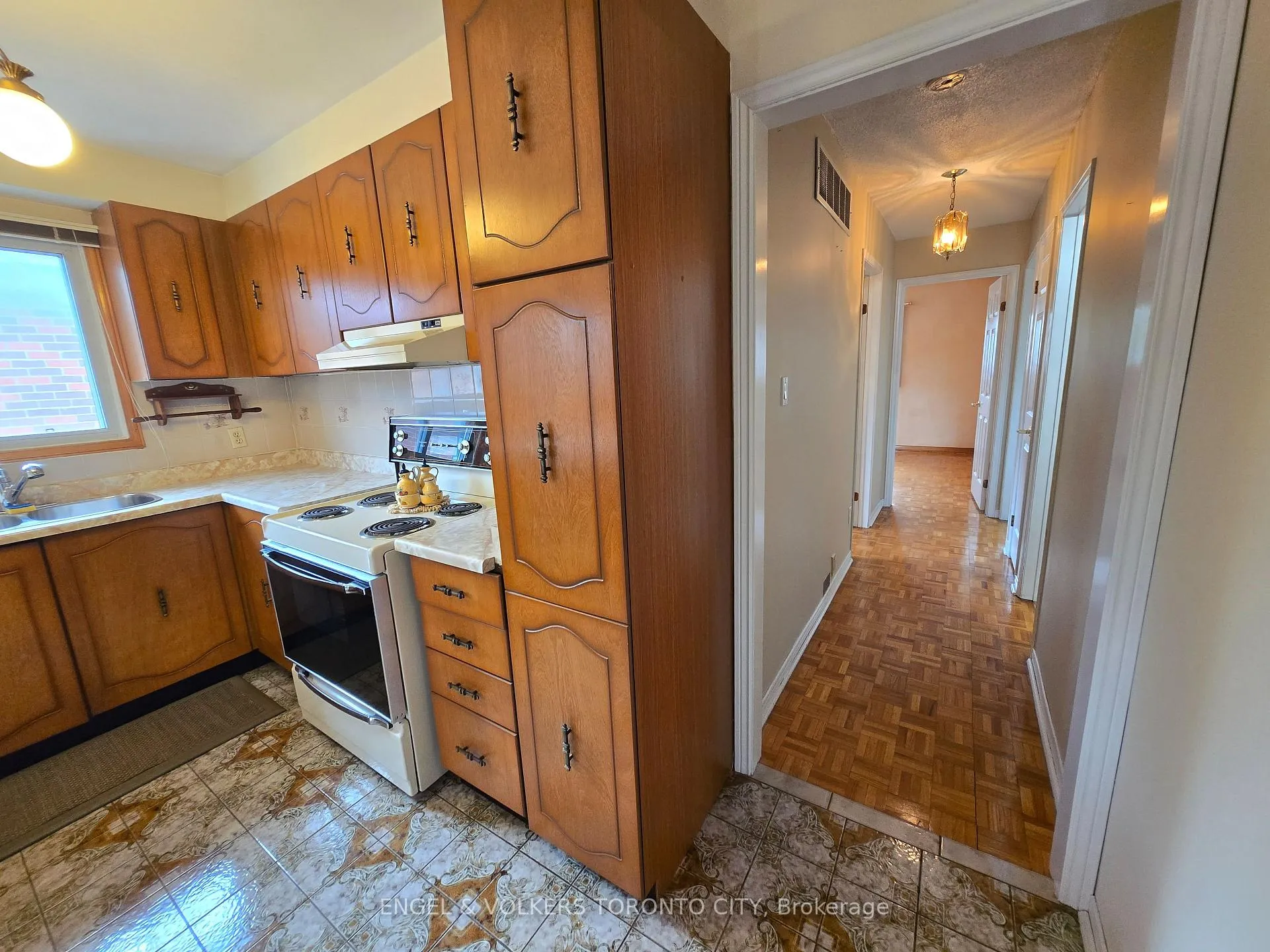 Photo 5 of Unit Main, 59 Sawmill Road, North York, Glenfield-Jane Heights — HOMEH