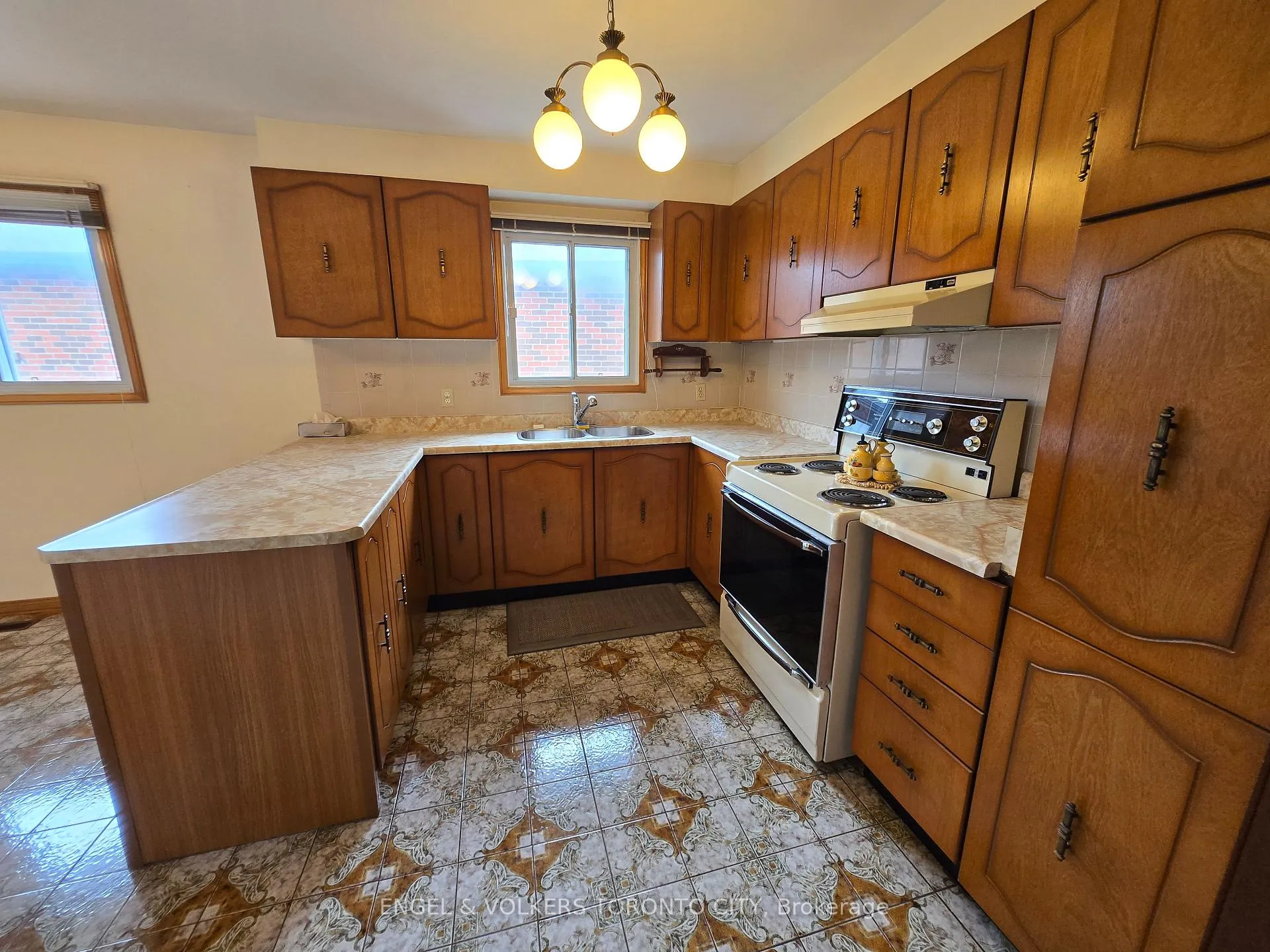 Photo 6 of Unit Main, 59 Sawmill Road, North York, Glenfield-Jane Heights — HOMEH