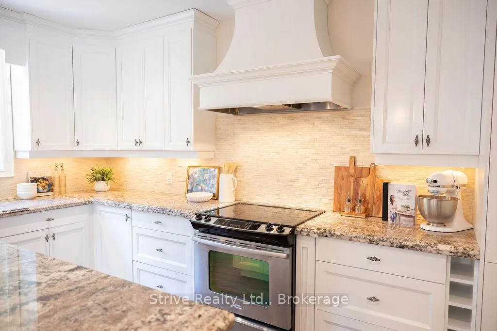 Photo 10 of 77 Mclellan Court, Clarington, Courtice — HOMEH
