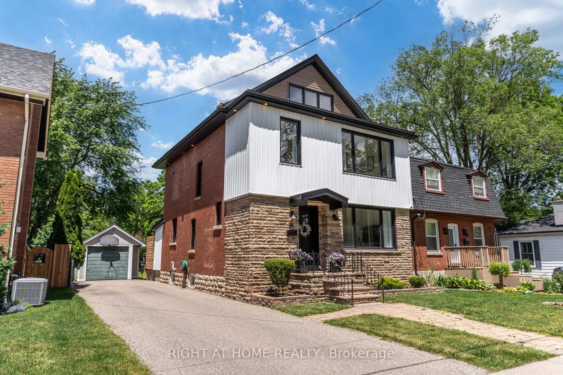 Photo 3 of 26 Craig Street, Brampton, Downtown Brampton — HOMEH