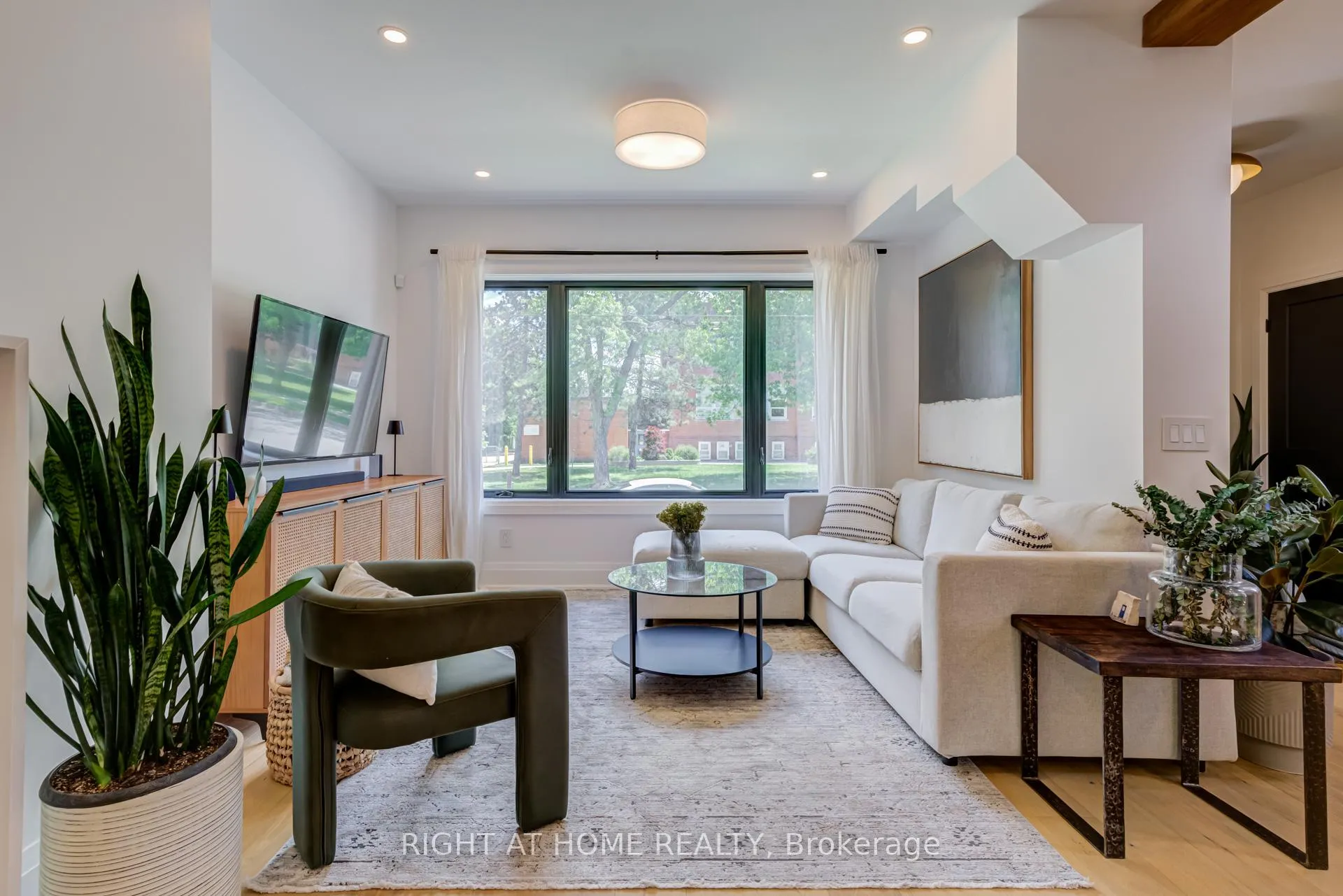 Photo 13 of 26 Craig Street, Brampton, Downtown Brampton — HOMEH