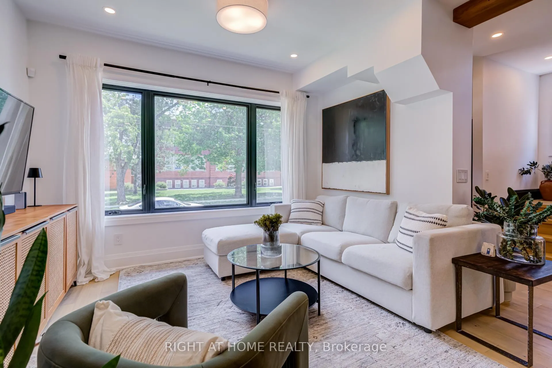 Photo 14 of 26 Craig Street, Brampton, Downtown Brampton — HOMEH