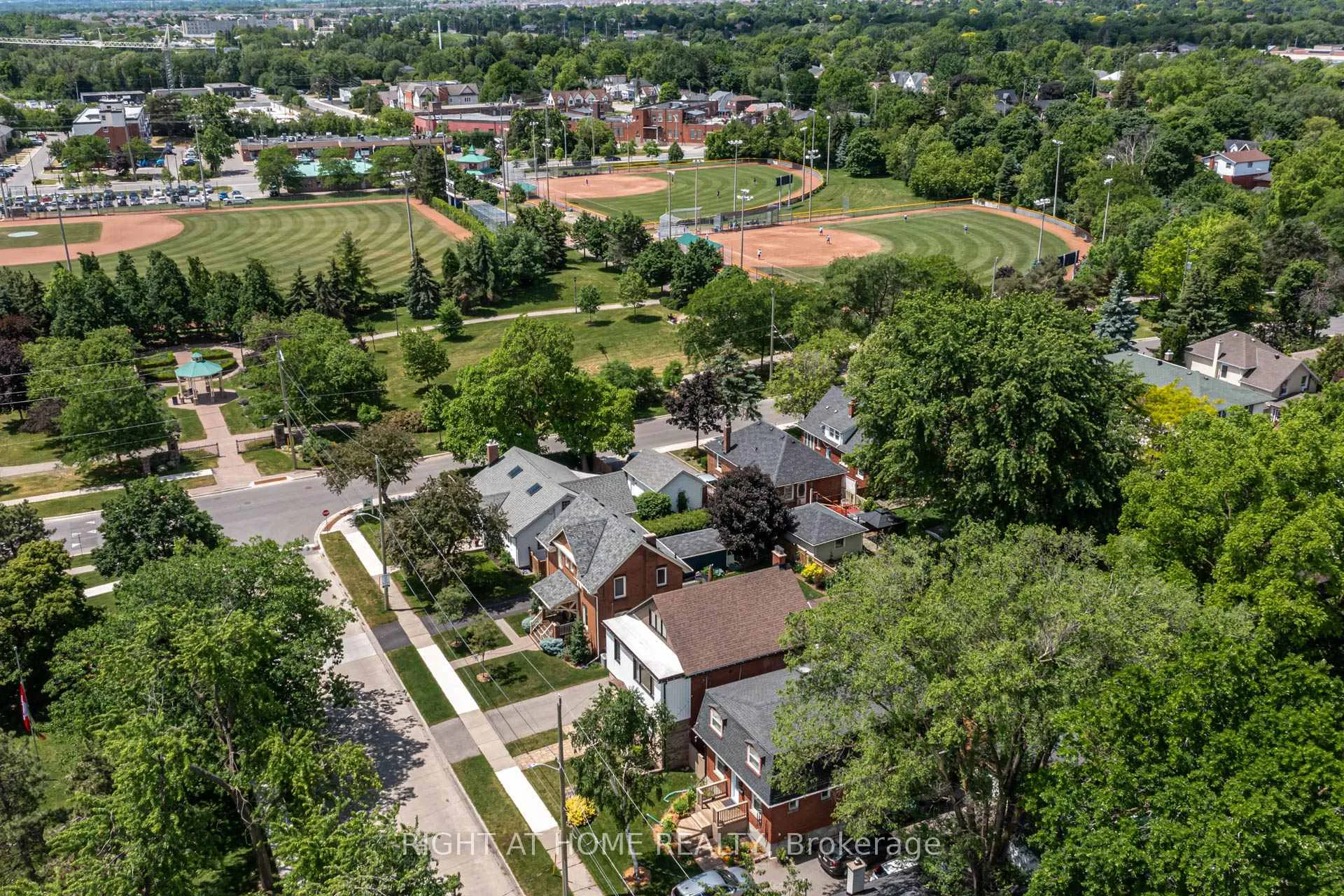 Photo 46 of 26 Craig Street, Brampton, Downtown Brampton — HOMEH