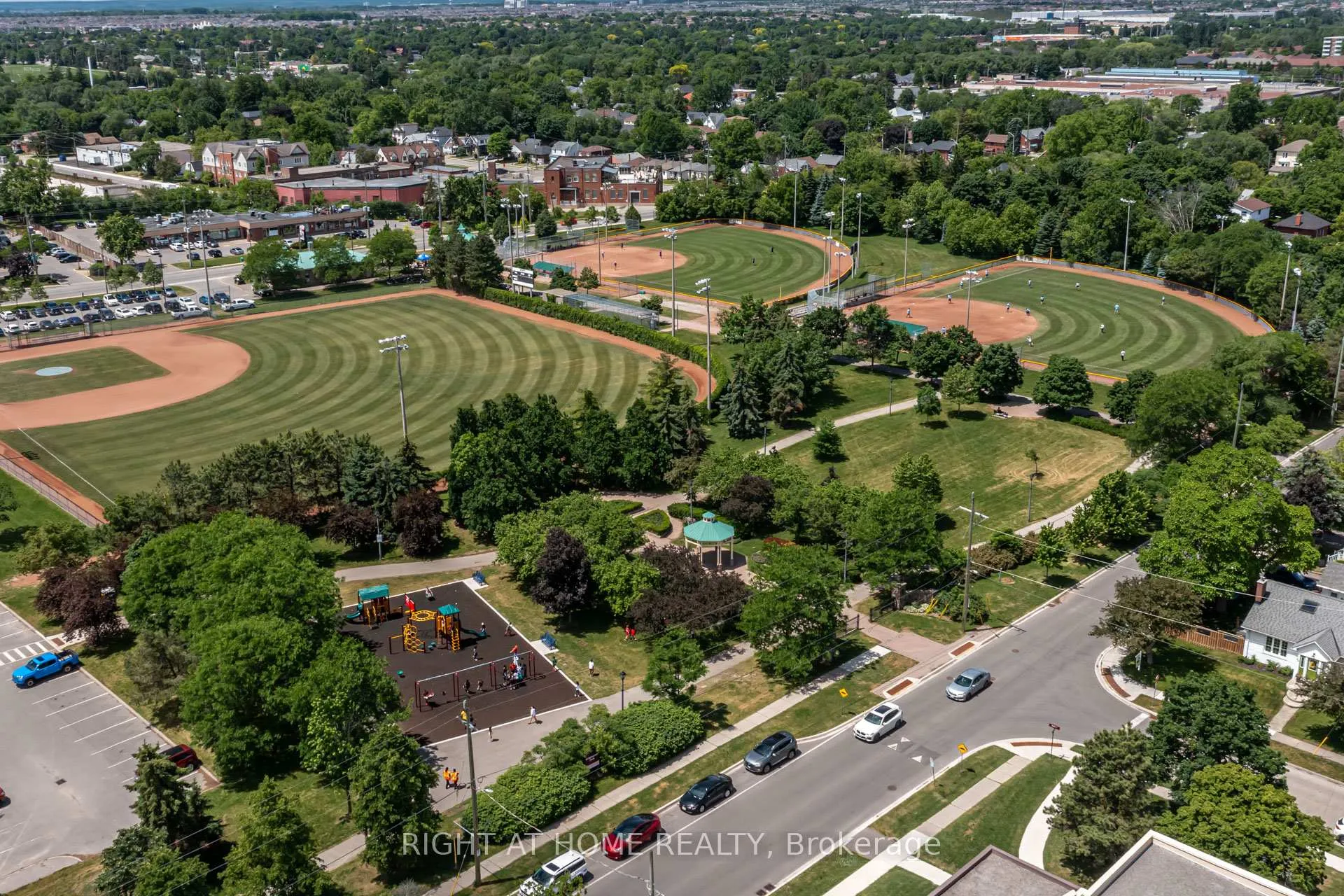 Photo 47 of 26 Craig Street, Brampton, Downtown Brampton — HOMEH
