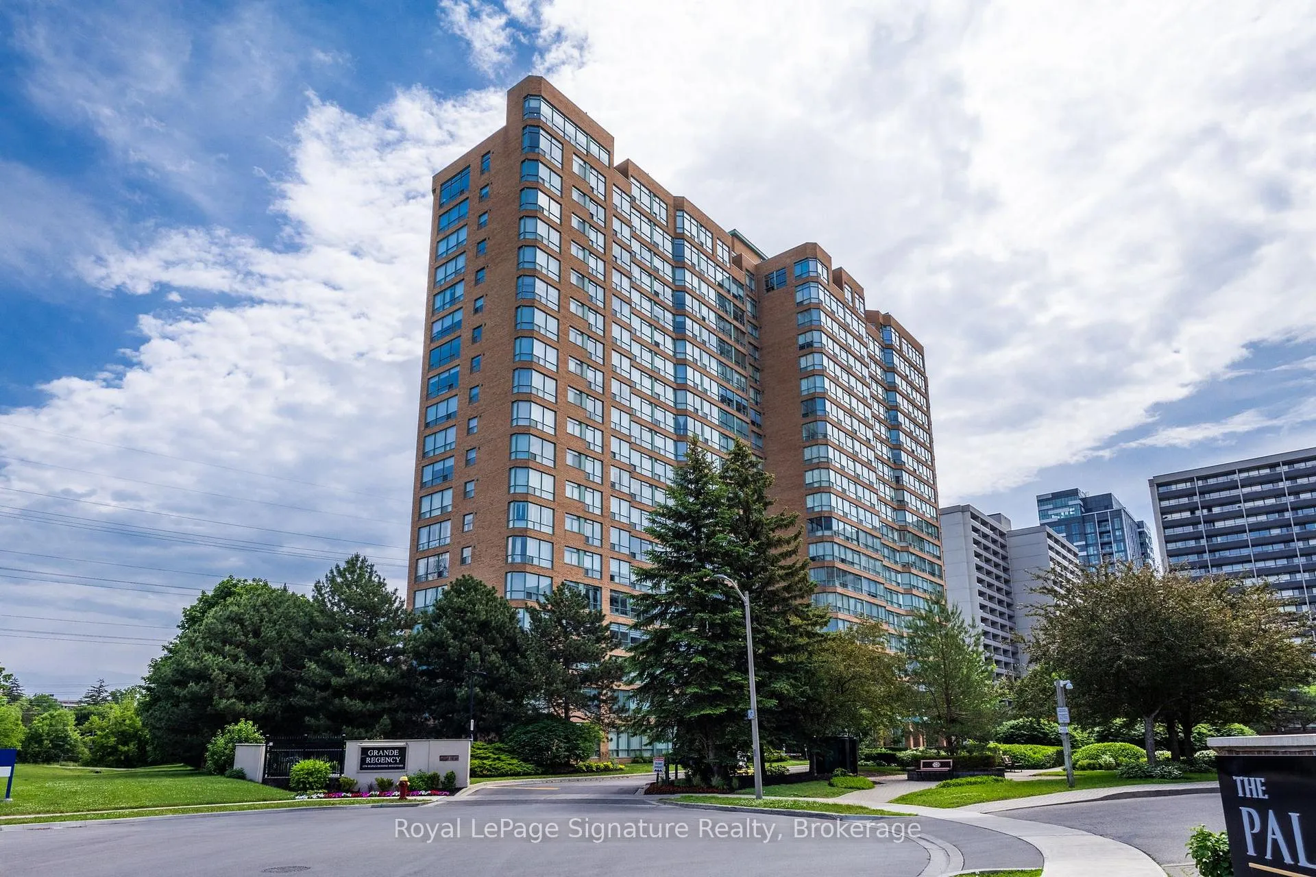 Front of Unit 1407, 1276 Maple Crossing Boulevard