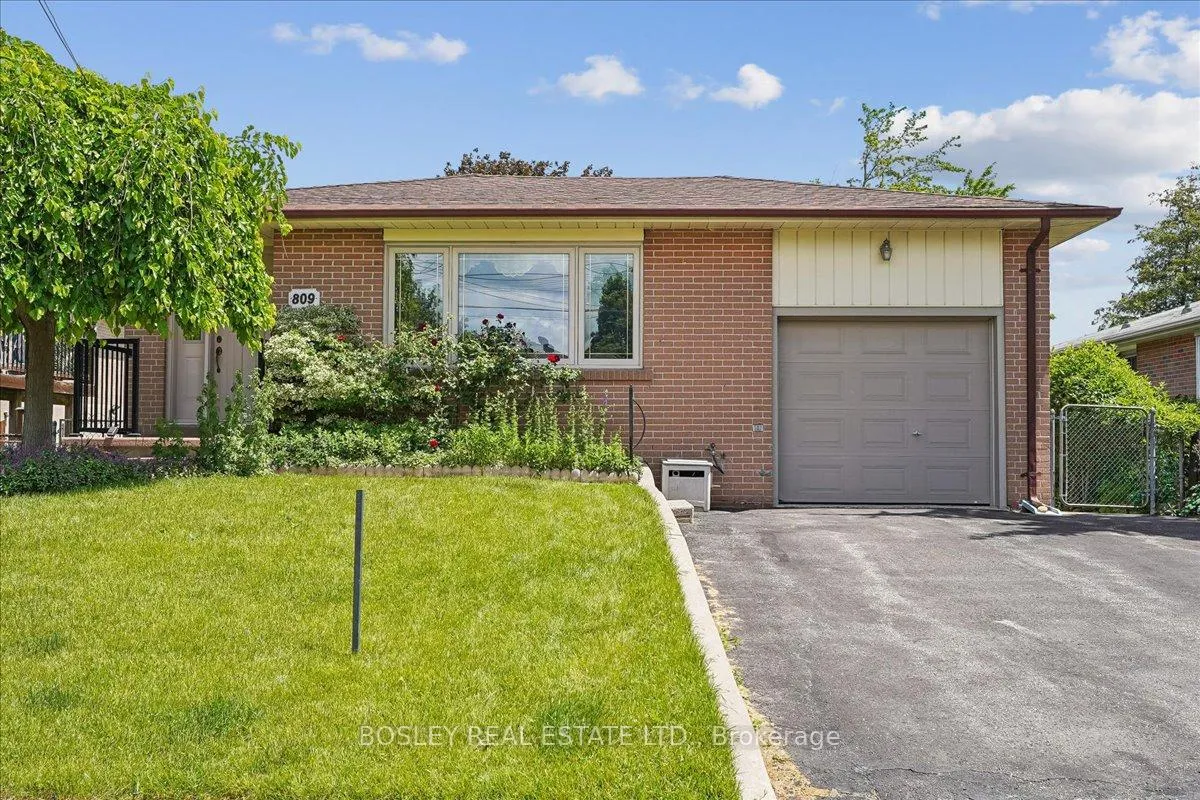 Photo 2 of 809 Hillcrest Road, Pickering, West Shore — HOMEH