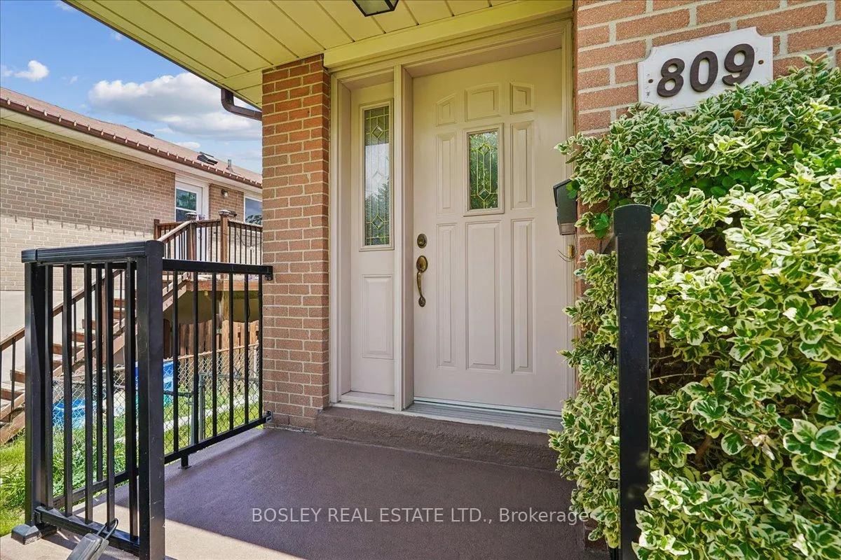 Photo 3 of 809 Hillcrest Road, Pickering, West Shore — HOMEH