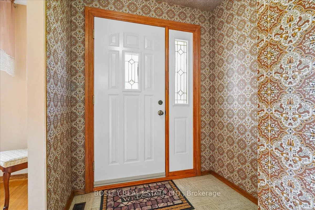 Photo 4 of 809 Hillcrest Road, Pickering, West Shore — HOMEH
