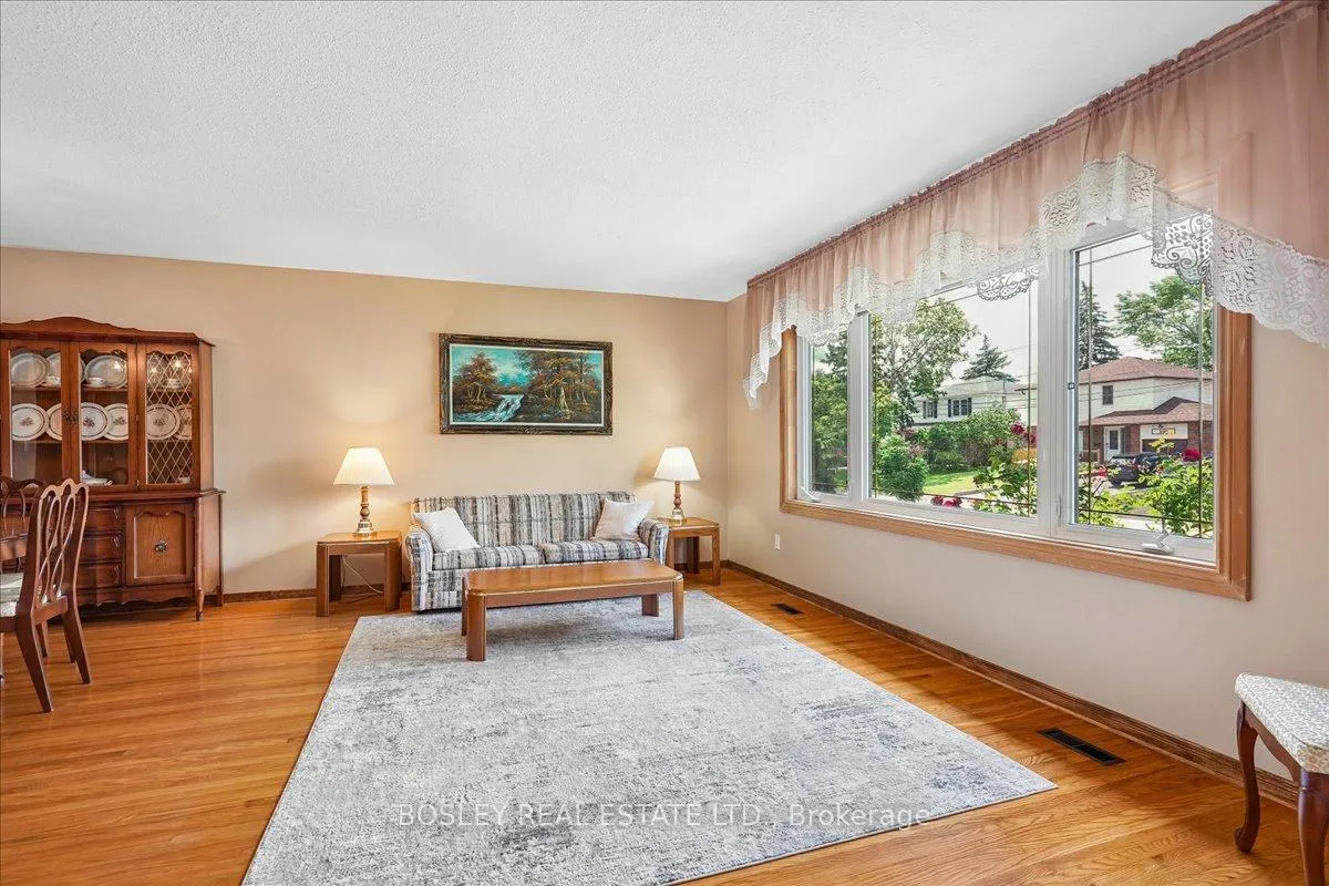Photo 5 of 809 Hillcrest Road, Pickering, West Shore — HOMEH
