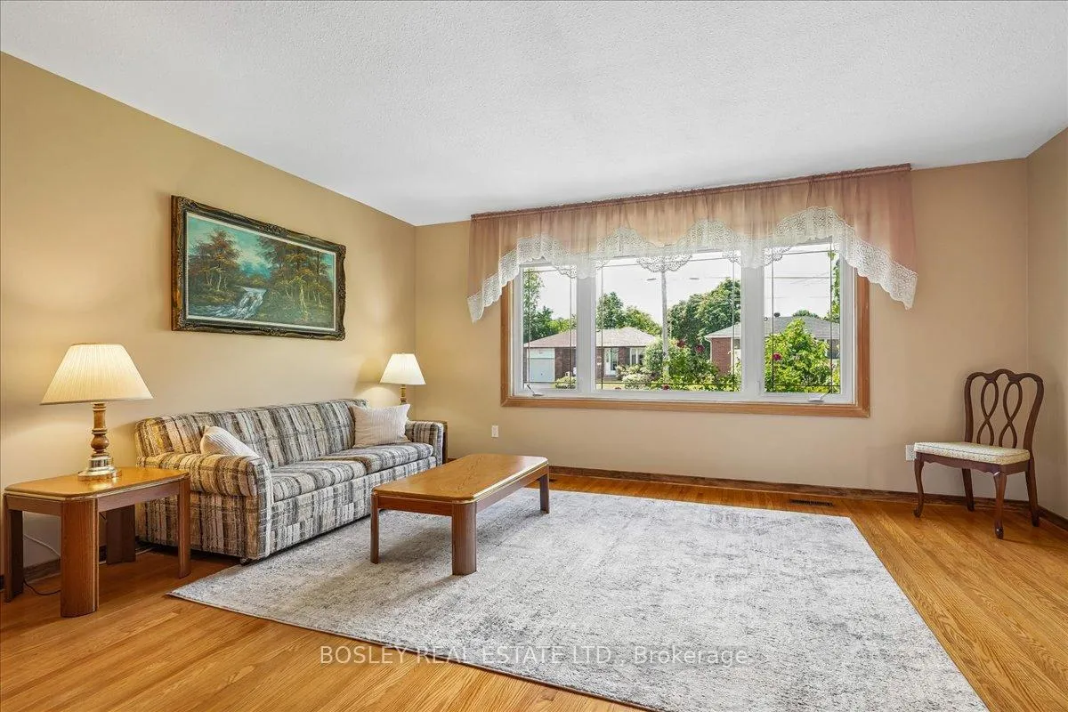 Photo 6 of 809 Hillcrest Road, Pickering, West Shore — HOMEH