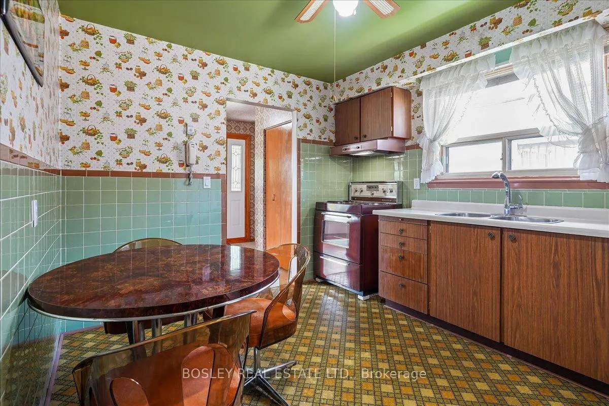 Photo 13 of 809 Hillcrest Road, Pickering, West Shore — HOMEH