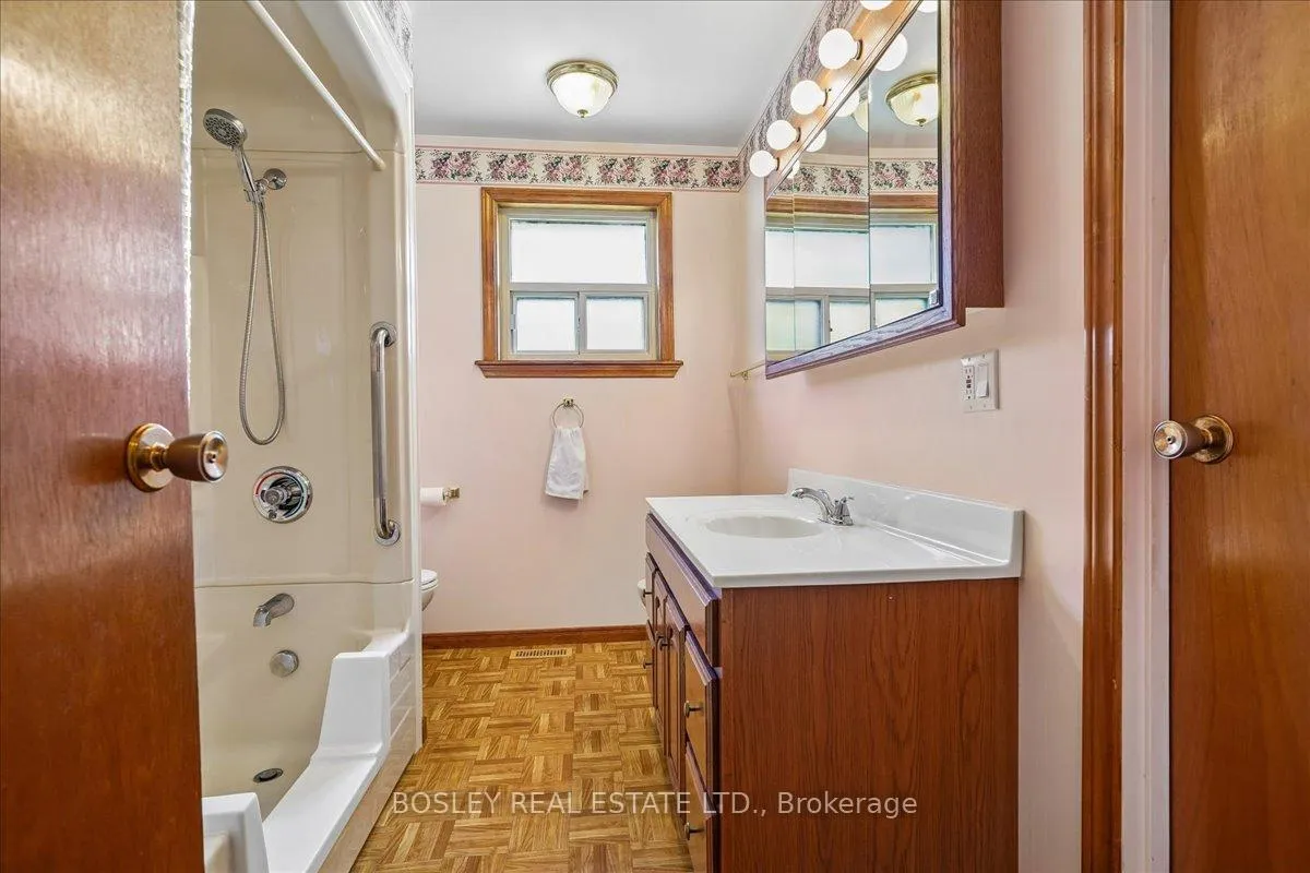 Photo 17 of 809 Hillcrest Road, Pickering, West Shore — HOMEH
