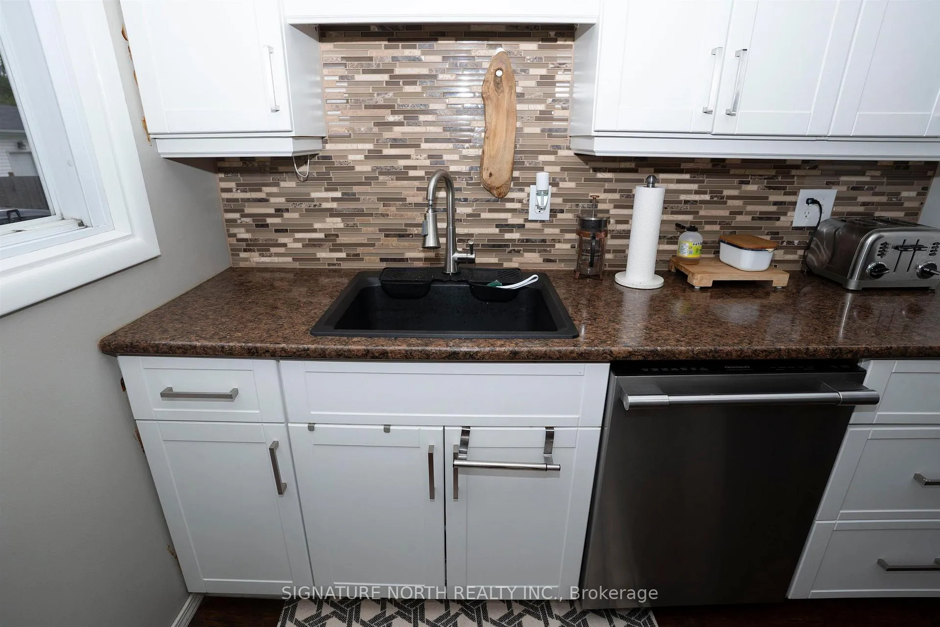 Photo 12 of 728 Linwood Crescent, Thunder Bay, Green Acres — HOMEH